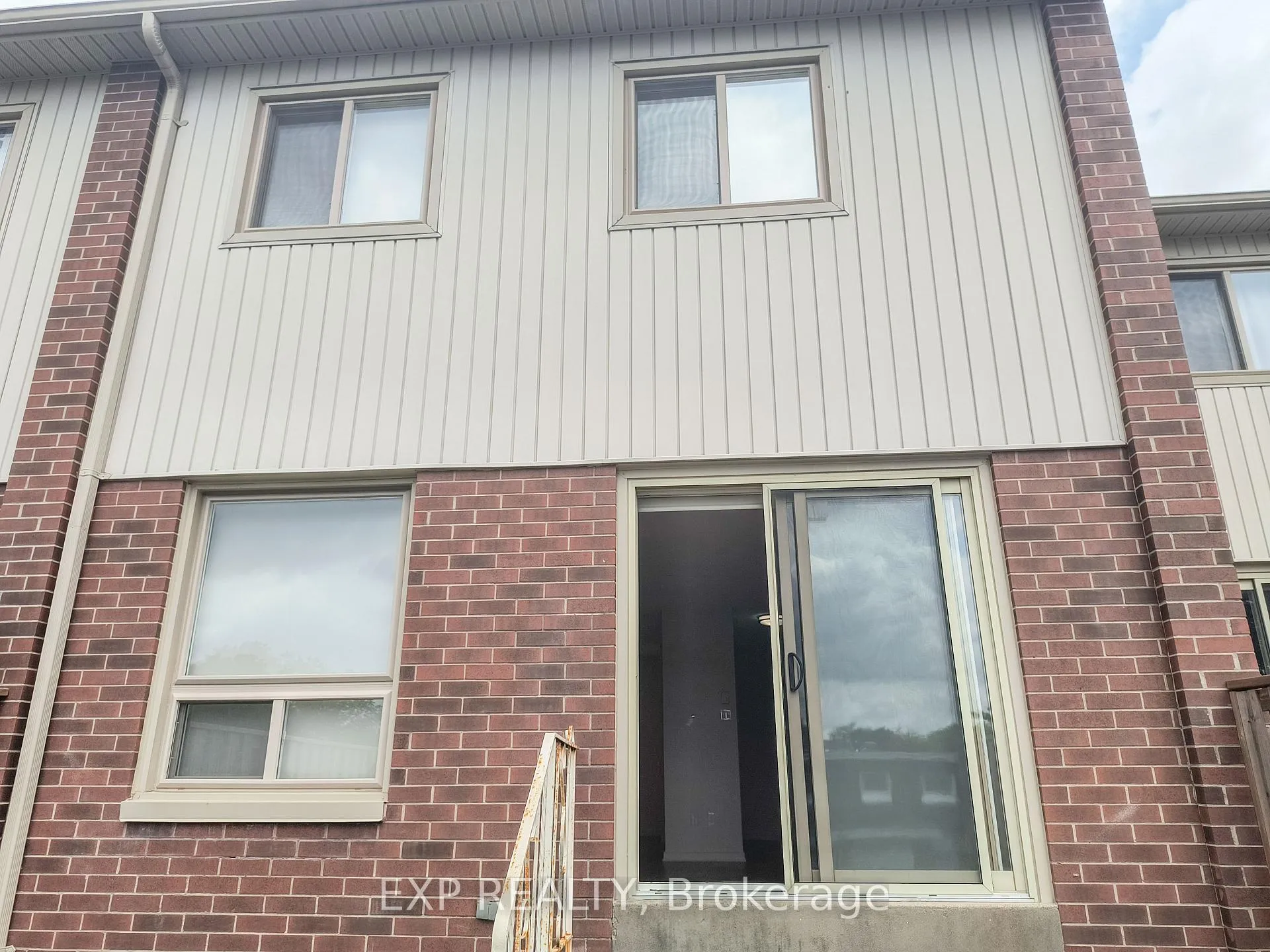 Photo 6 of Unit 6, 971 Gulf Place, Ottawa, Carson Meadows — HOMEH