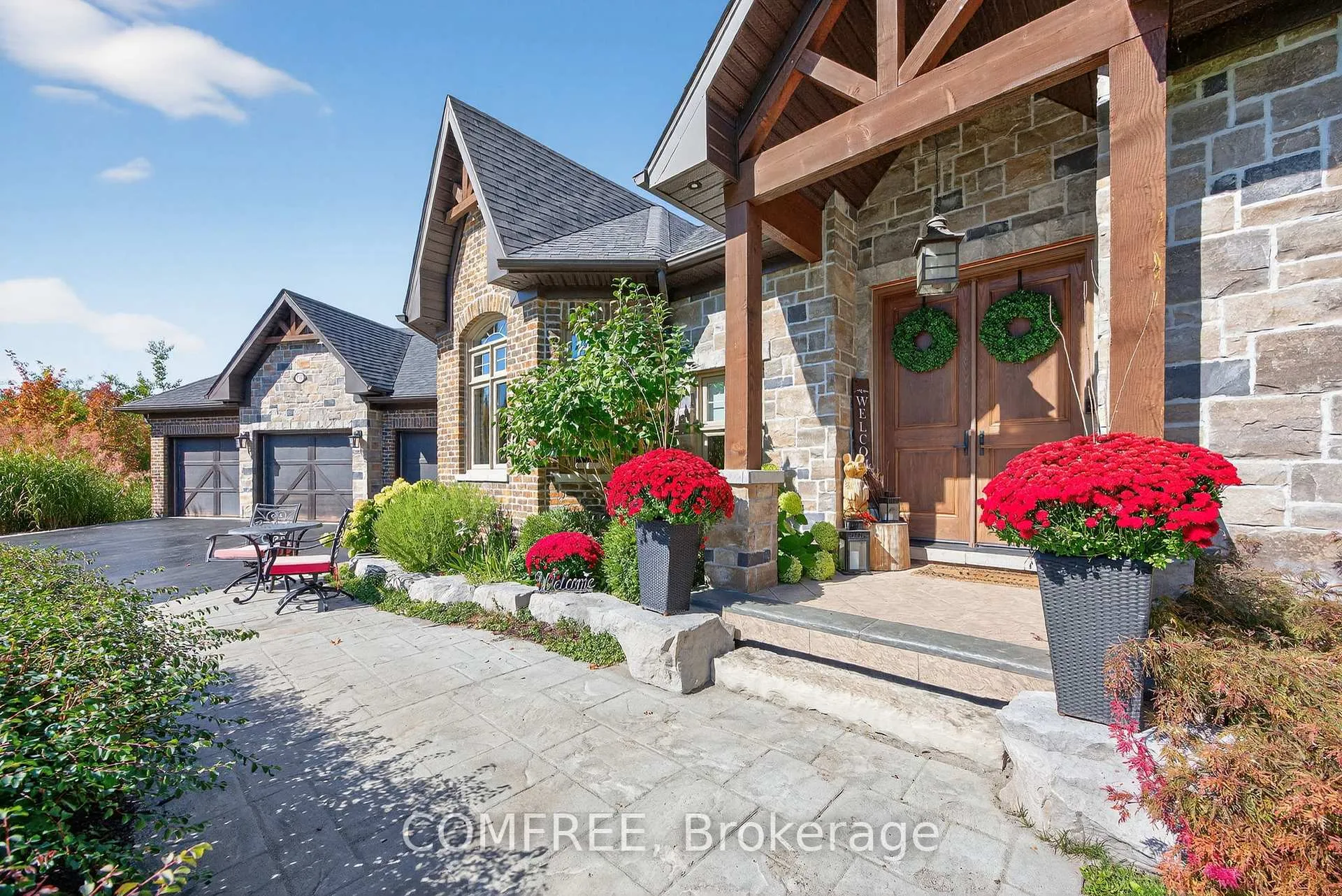 Photo 3 of 1707 Wilkinson Street, Innisfil, Rural Innisfil — HOMEH