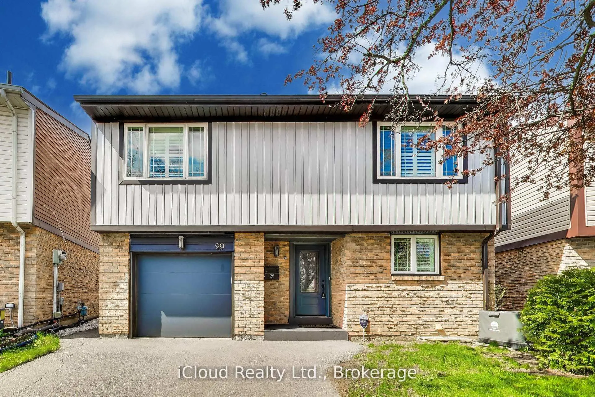 Photo 1 of 29 Pumfrey Crescent, Etobicoke, Mount Olive-Silverstone-Jamestown — HOMEH