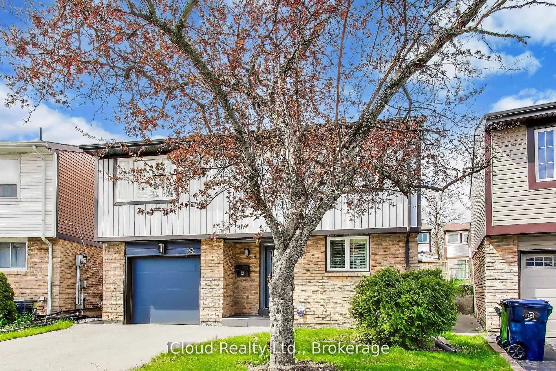 Photo 3 of 29 Pumfrey Crescent, Etobicoke, Mount Olive-Silverstone-Jamestown — HOMEH