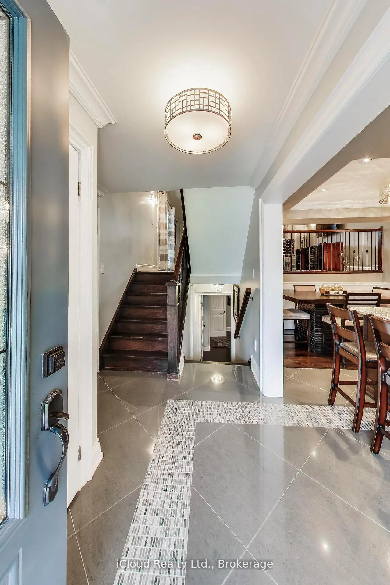 Photo 5 of 29 Pumfrey Crescent, Etobicoke, Mount Olive-Silverstone-Jamestown — HOMEH
