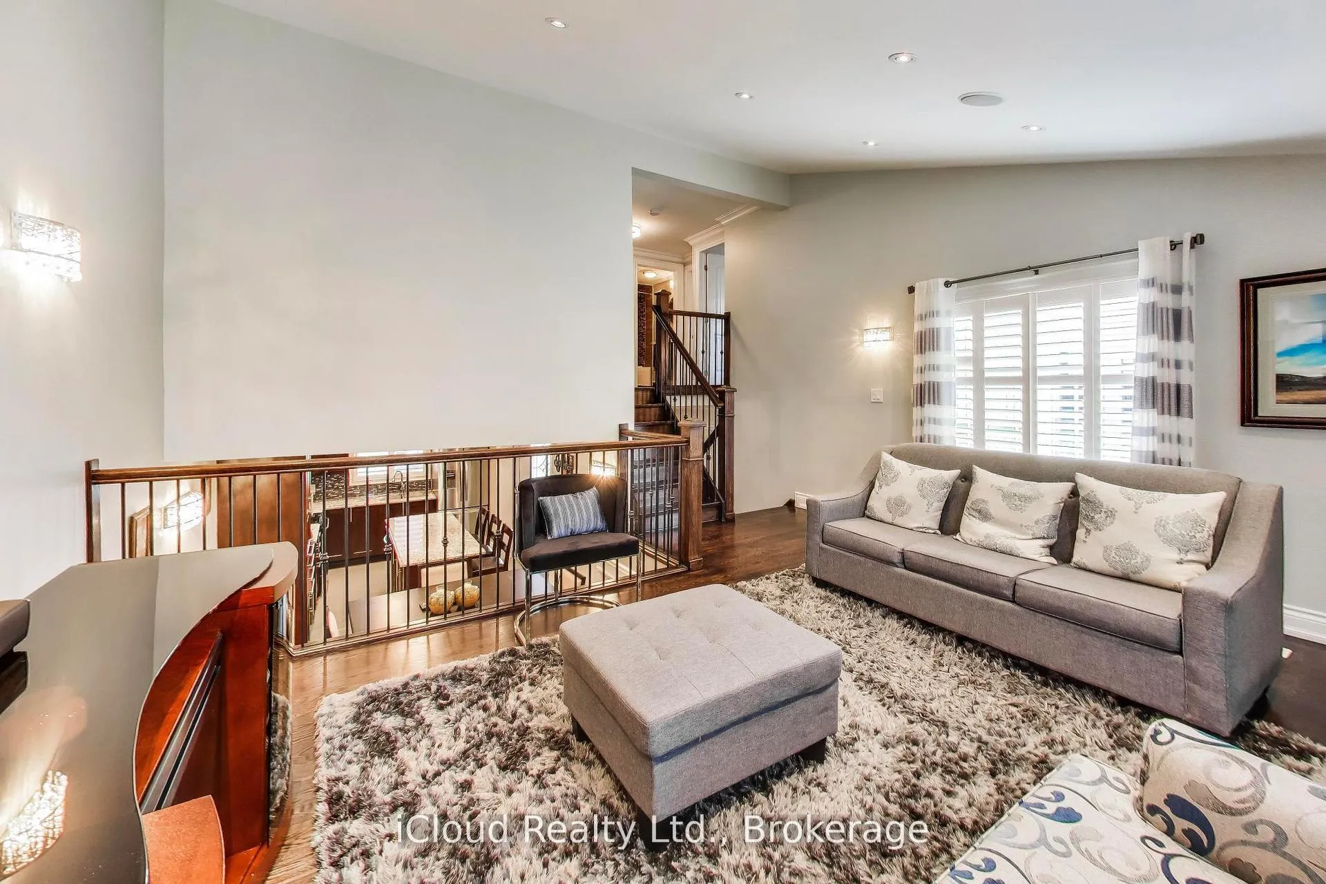 Photo 7 of 29 Pumfrey Crescent, Etobicoke, Mount Olive-Silverstone-Jamestown — HOMEH