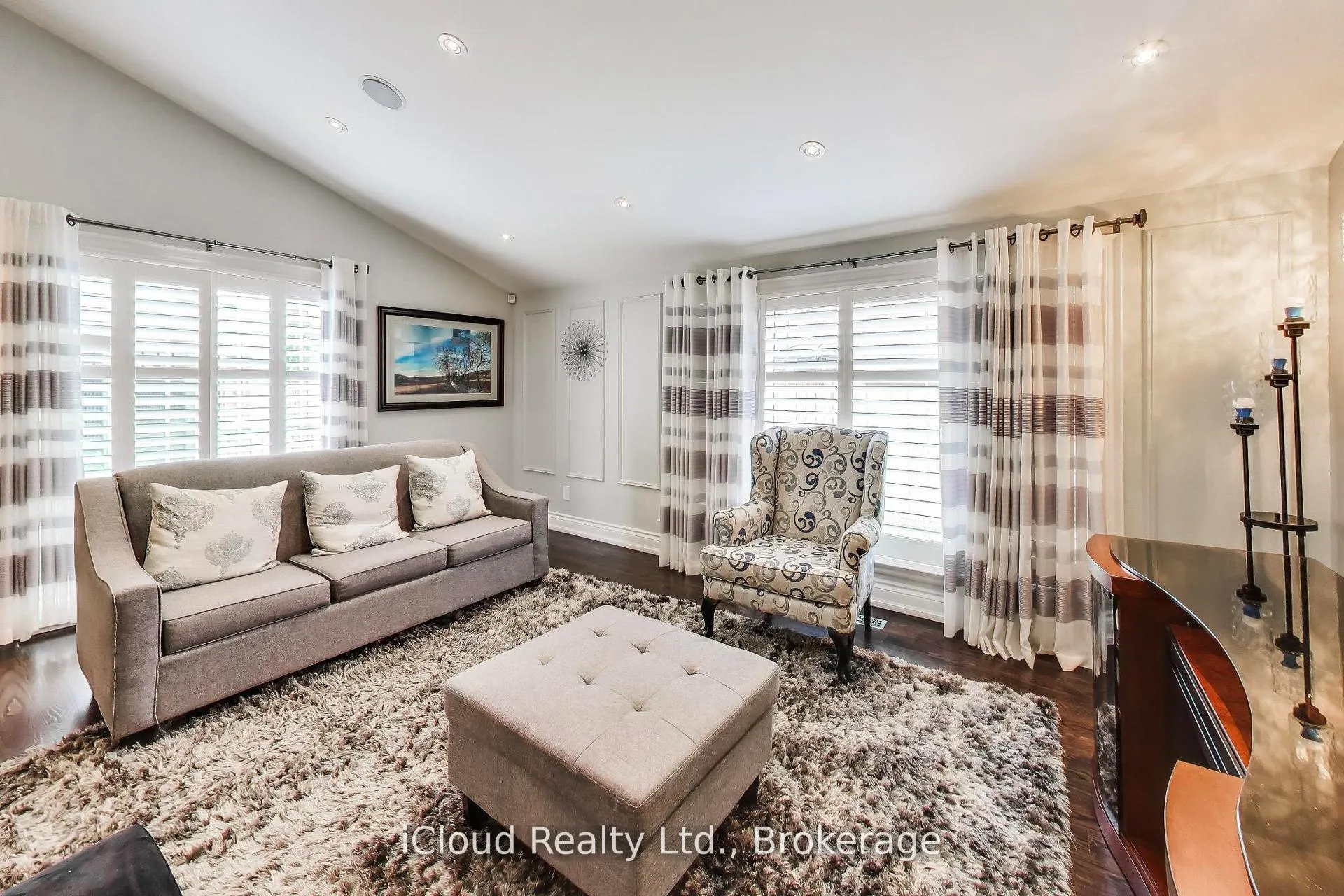 Photo 8 of 29 Pumfrey Crescent, Etobicoke, Mount Olive-Silverstone-Jamestown — HOMEH