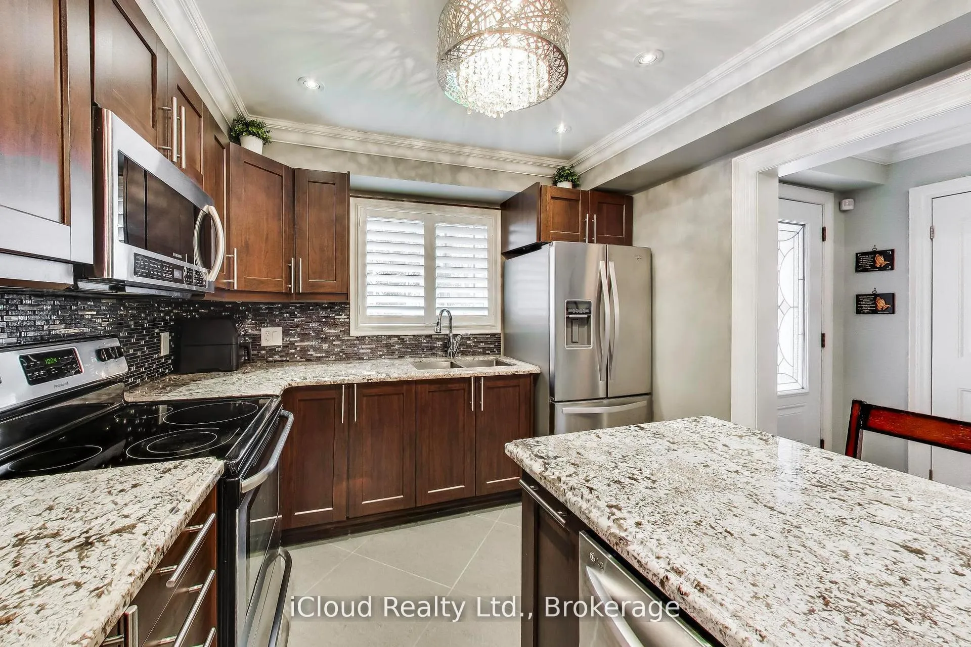 Photo 13 of 29 Pumfrey Crescent, Etobicoke, Mount Olive-Silverstone-Jamestown — HOMEH