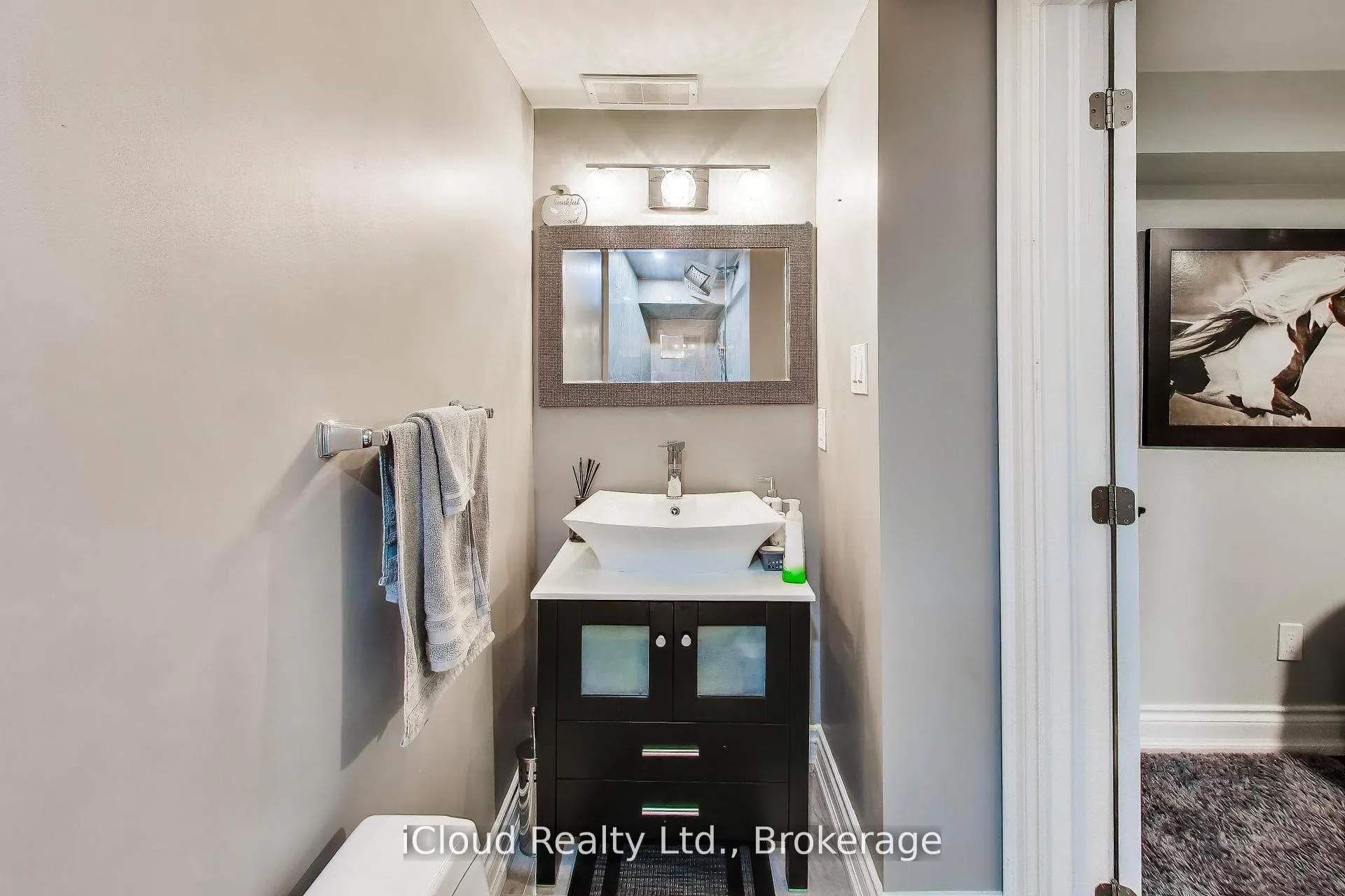 Photo 17 of 29 Pumfrey Crescent, Etobicoke, Mount Olive-Silverstone-Jamestown — HOMEH