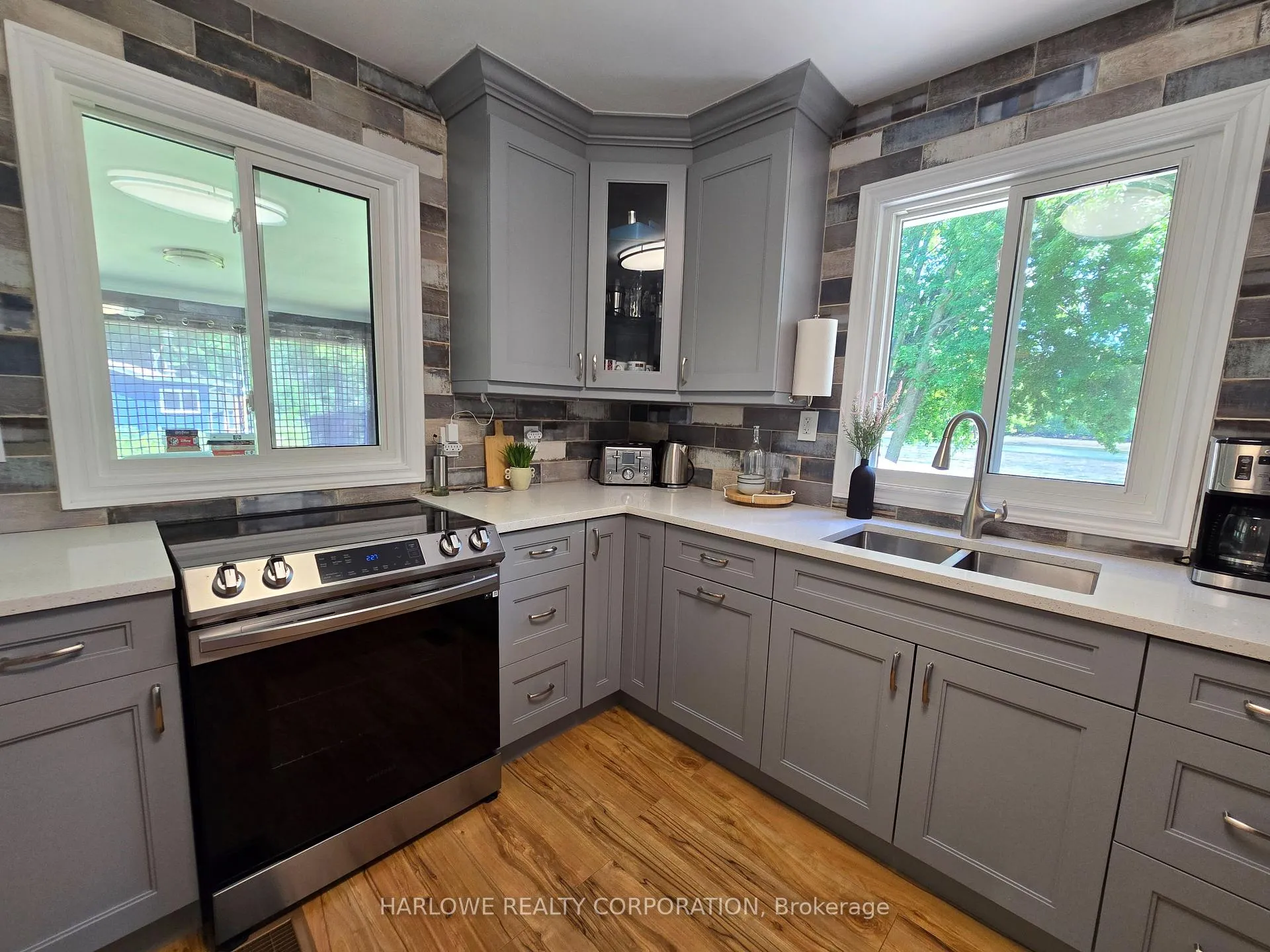 Photo 4 of 105 Sanctuary Lane, Belleville, Thurlow Ward — HOMEH