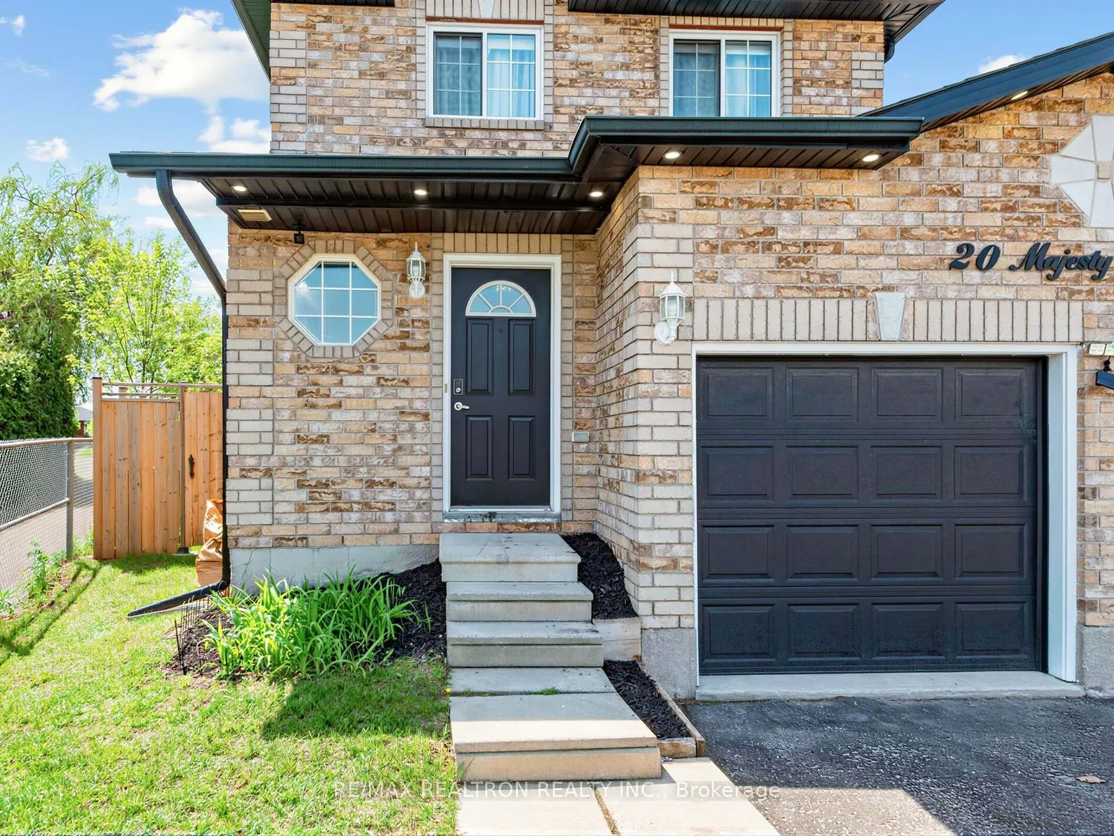Photo 3 of 20 Majesty Boulevard, Barrie, Innis-Shore — HOMEH