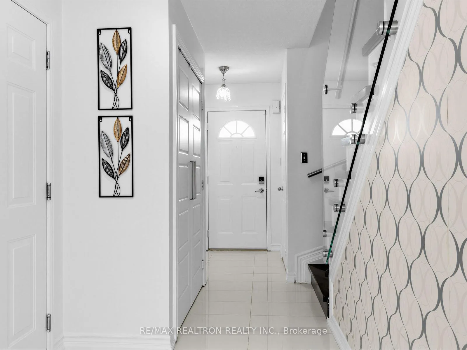 Photo 4 of 20 Majesty Boulevard, Barrie, Innis-Shore — HOMEH