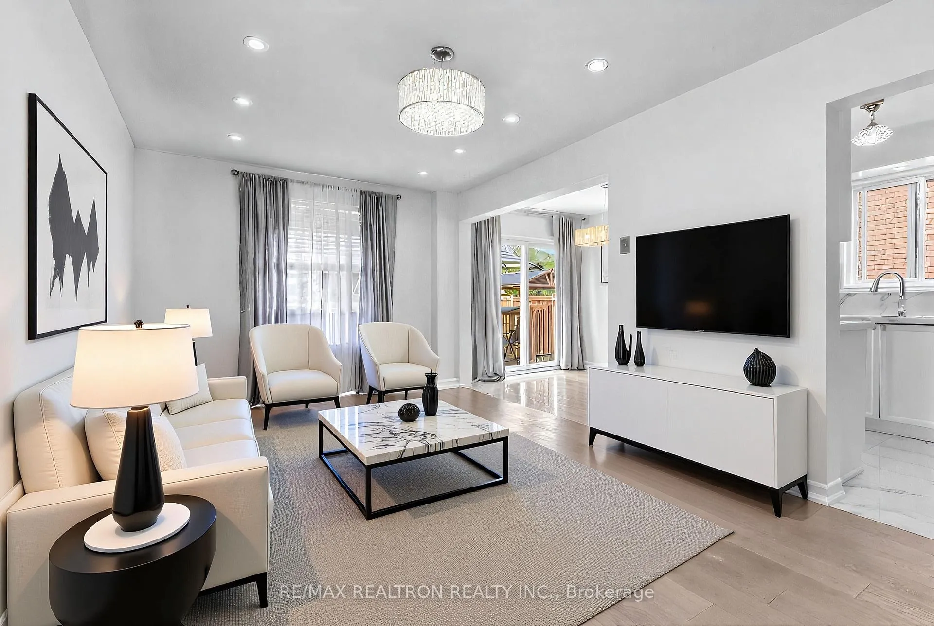 Photo 5 of 20 Majesty Boulevard, Barrie, Innis-Shore — HOMEH