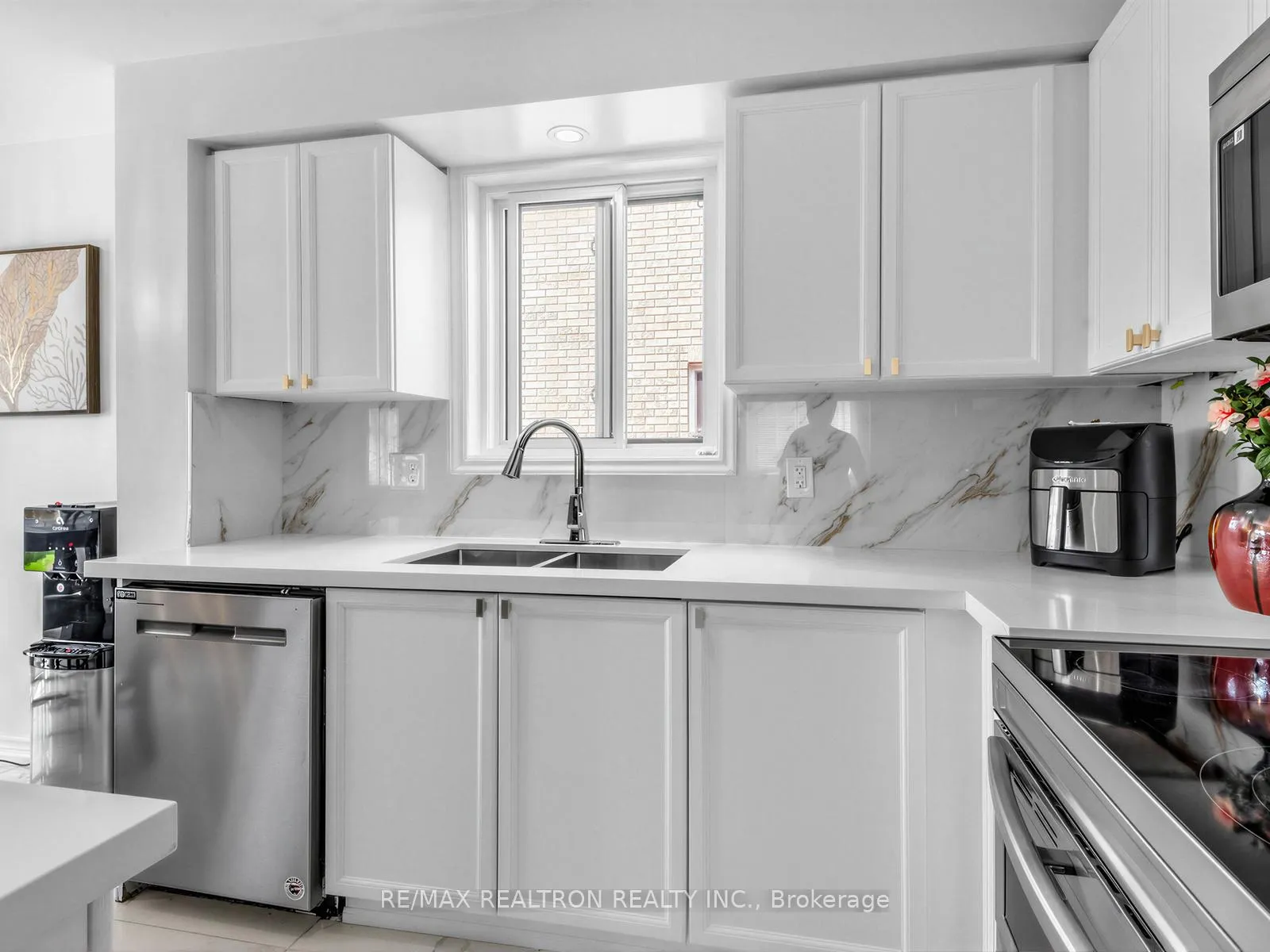 Photo 8 of 20 Majesty Boulevard, Barrie, Innis-Shore — HOMEH