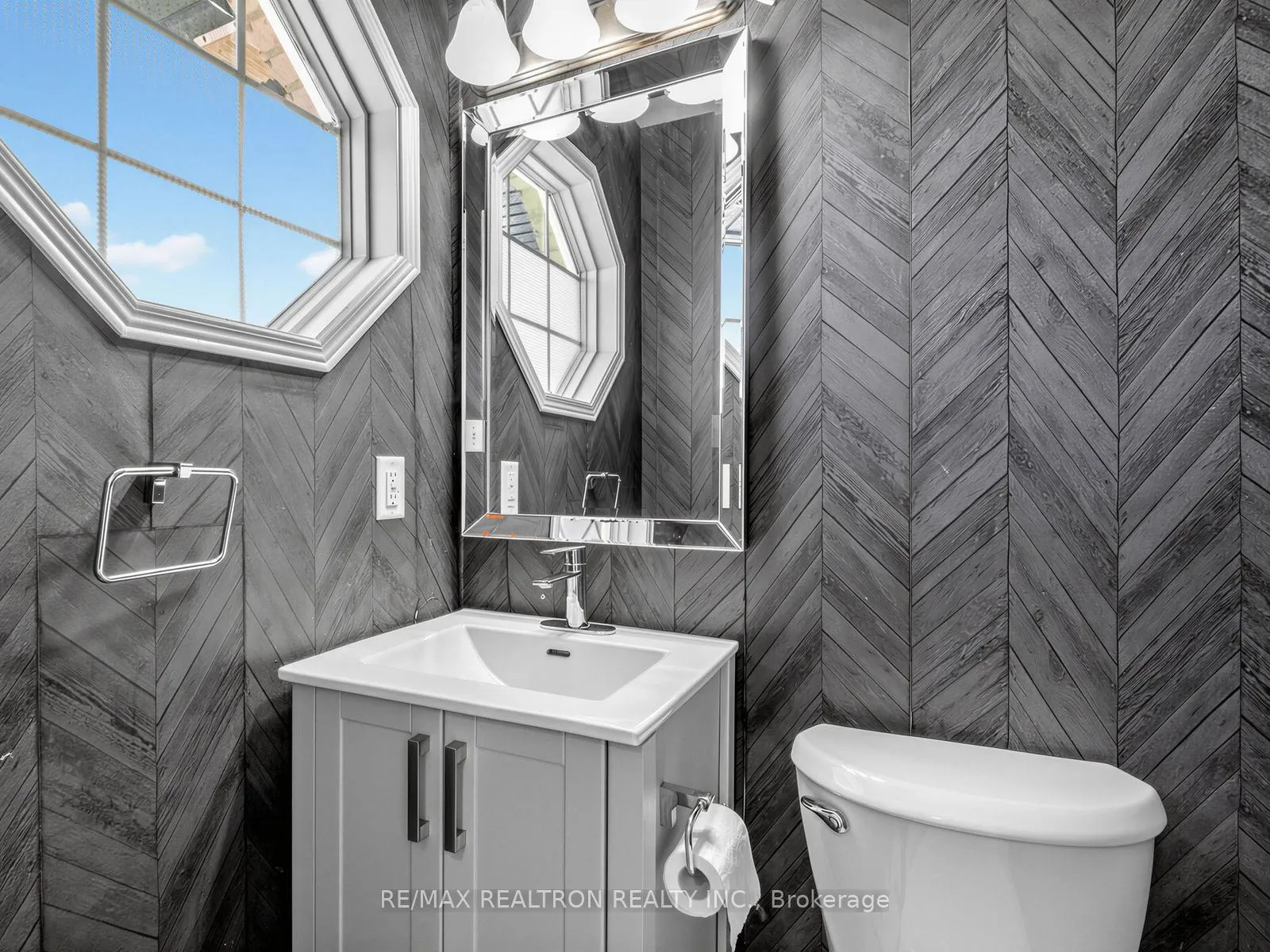 Photo 9 of 20 Majesty Boulevard, Barrie, Innis-Shore — HOMEH