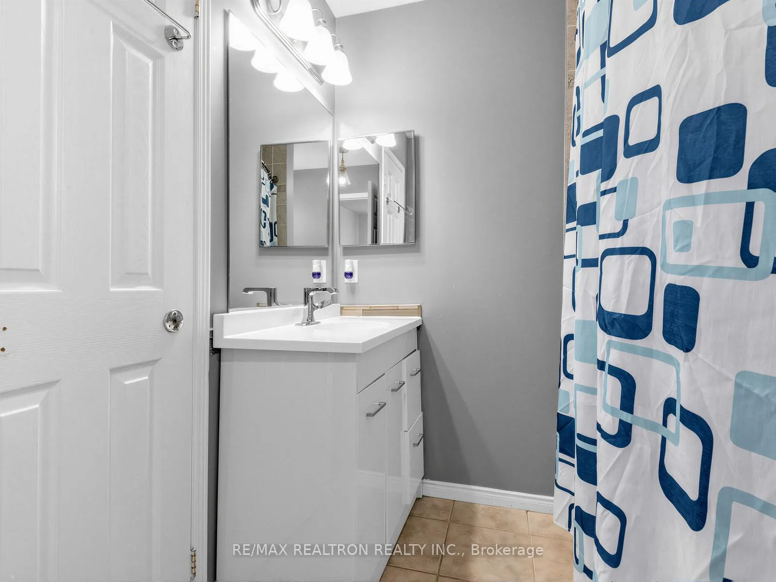 Photo 13 of 20 Majesty Boulevard, Barrie, Innis-Shore — HOMEH