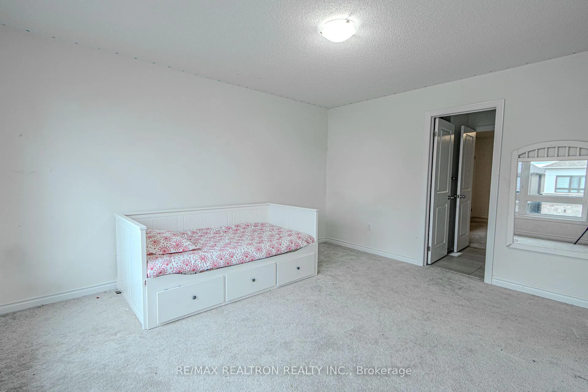 Photo 33 of 59 Gemini Drive, Barrie, Rural Barrie Southeast — HOMEH