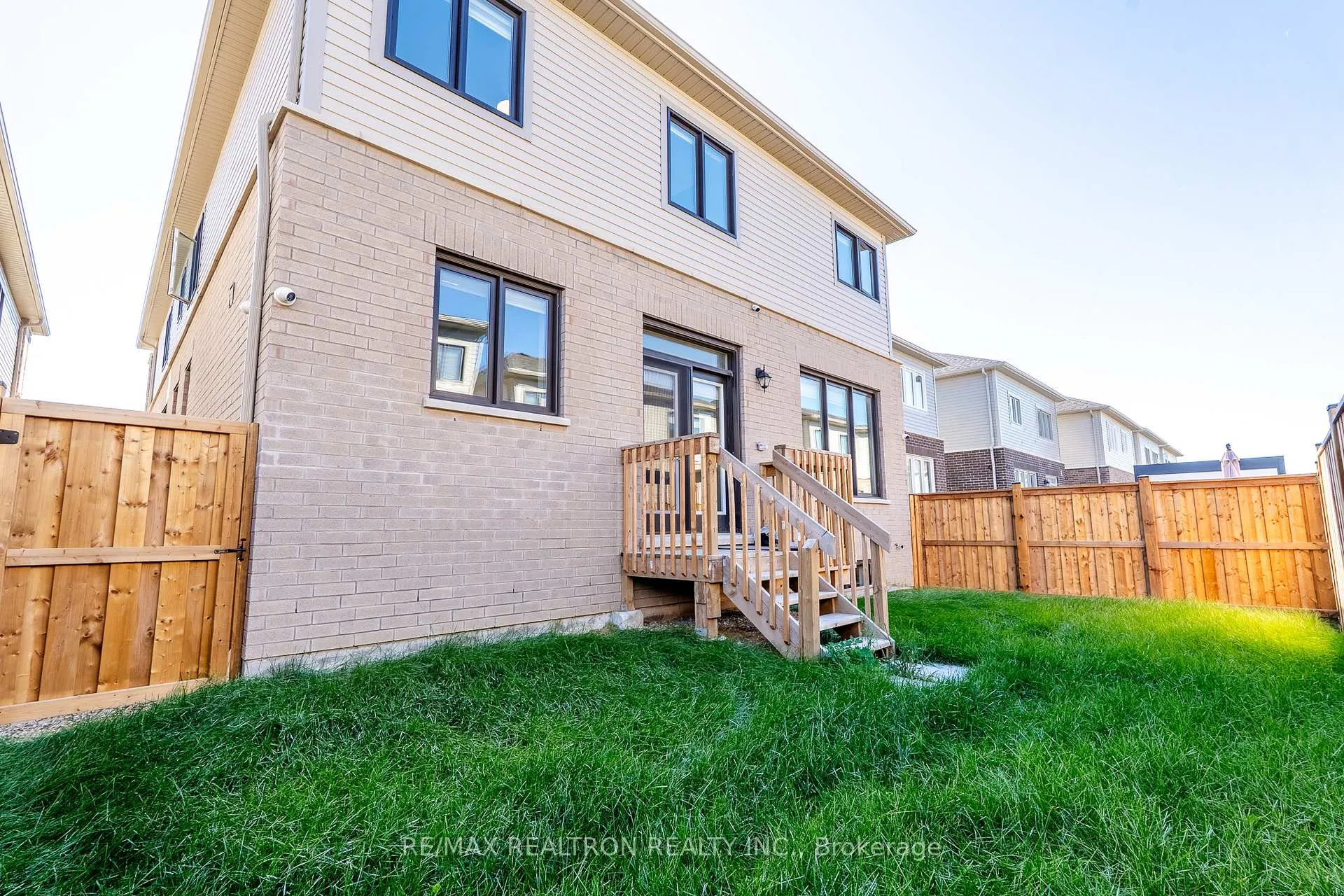 Photo 43 of 59 Gemini Drive, Barrie, Rural Barrie Southeast — HOMEH