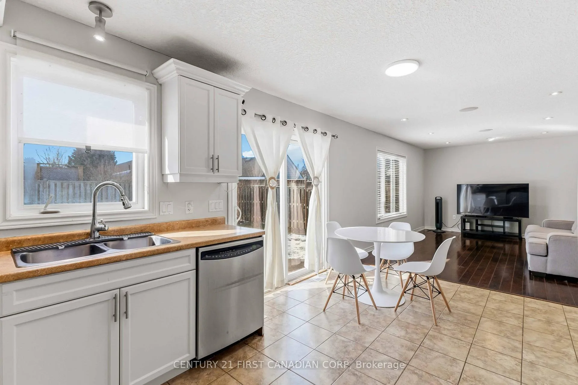 Photo 8 of 1678 Blackmaple Crescent, London, East A — HOMEH