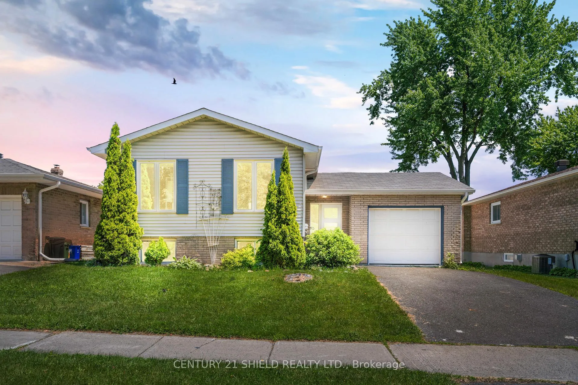 Photo 2 of 736 Champlain Drive, Cornwall, Cornwall — HOMEH