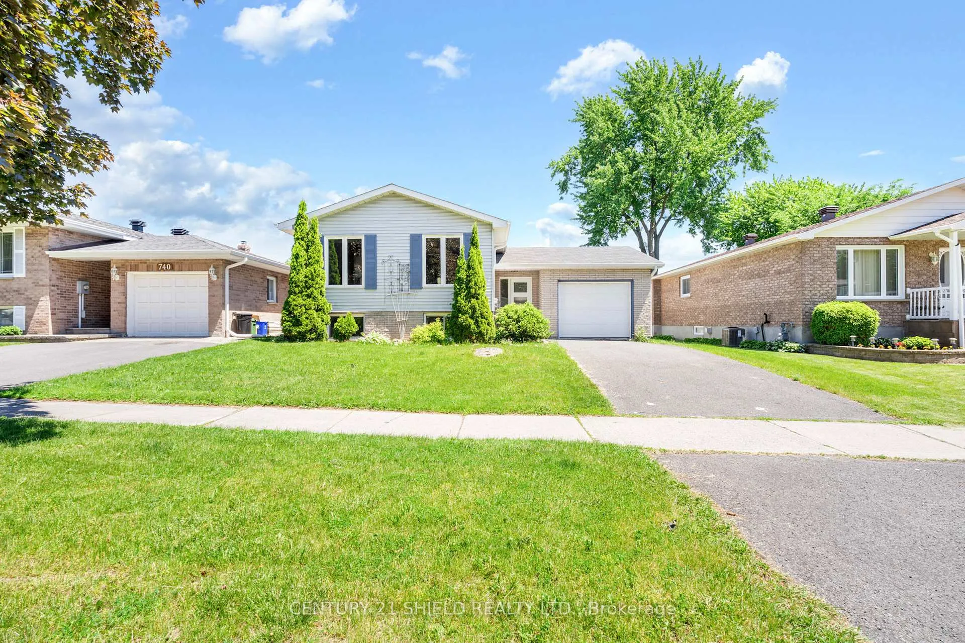 Photo 3 of 736 Champlain Drive, Cornwall, Cornwall — HOMEH