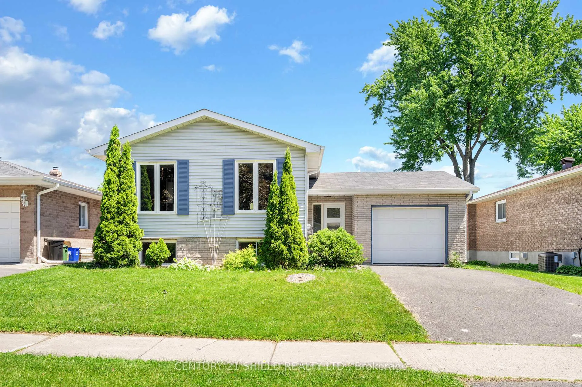 Photo 4 of 736 Champlain Drive, Cornwall, Cornwall — HOMEH