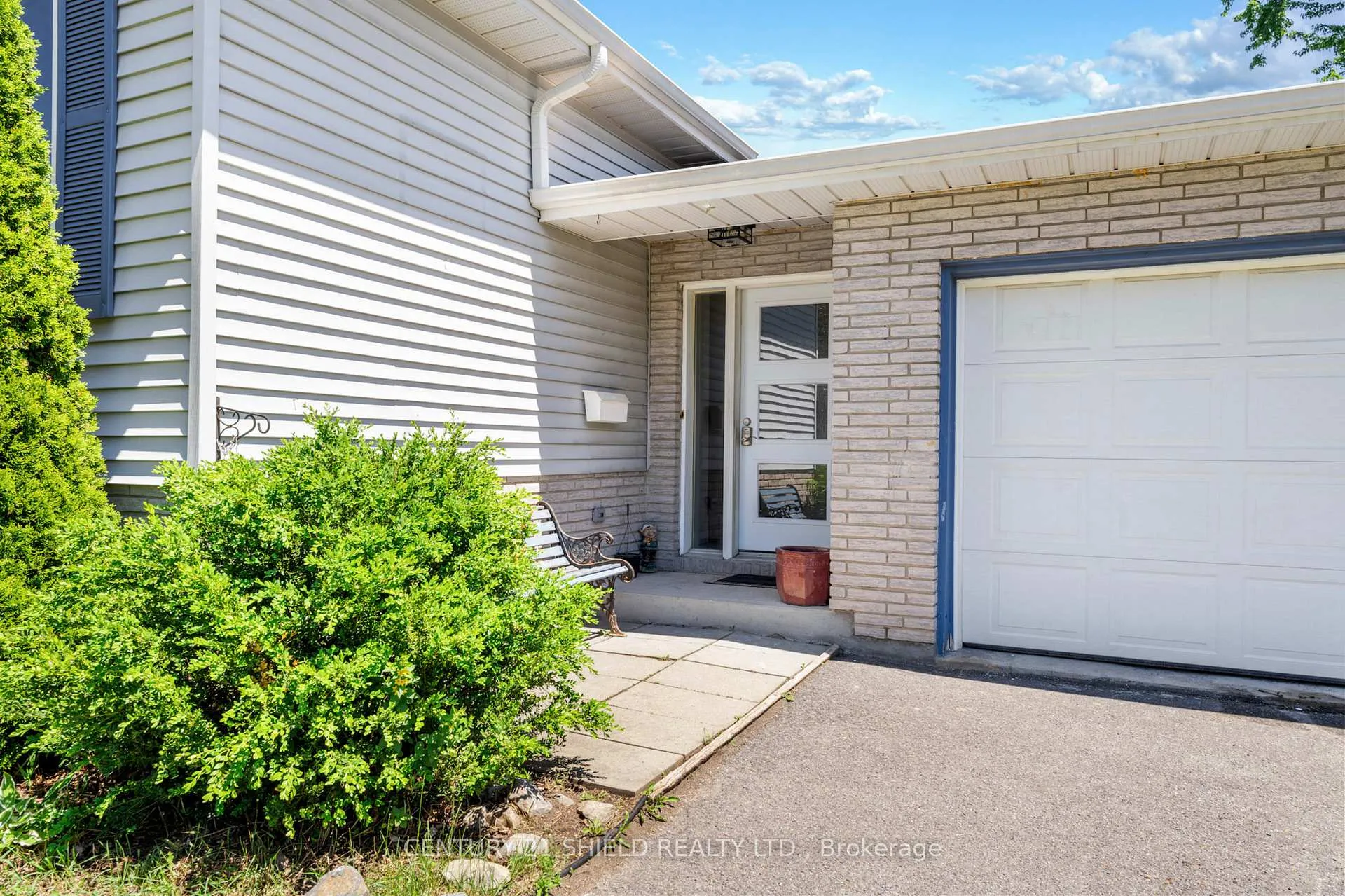 Photo 7 of 736 Champlain Drive, Cornwall, Cornwall — HOMEH