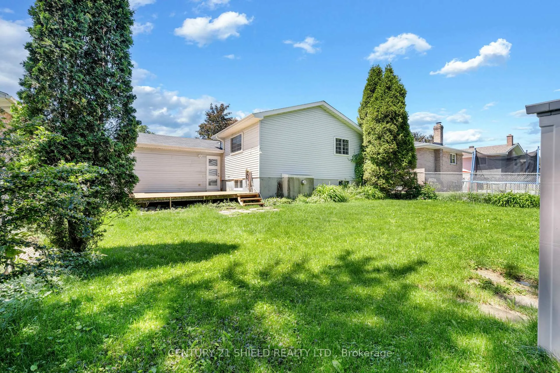 Photo 8 of 736 Champlain Drive, Cornwall, Cornwall — HOMEH