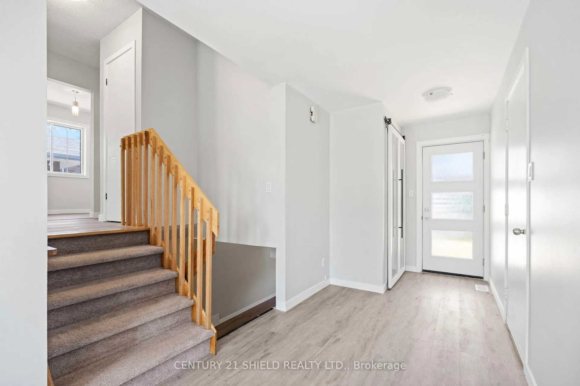 Photo 14 of 736 Champlain Drive, Cornwall, Cornwall — HOMEH