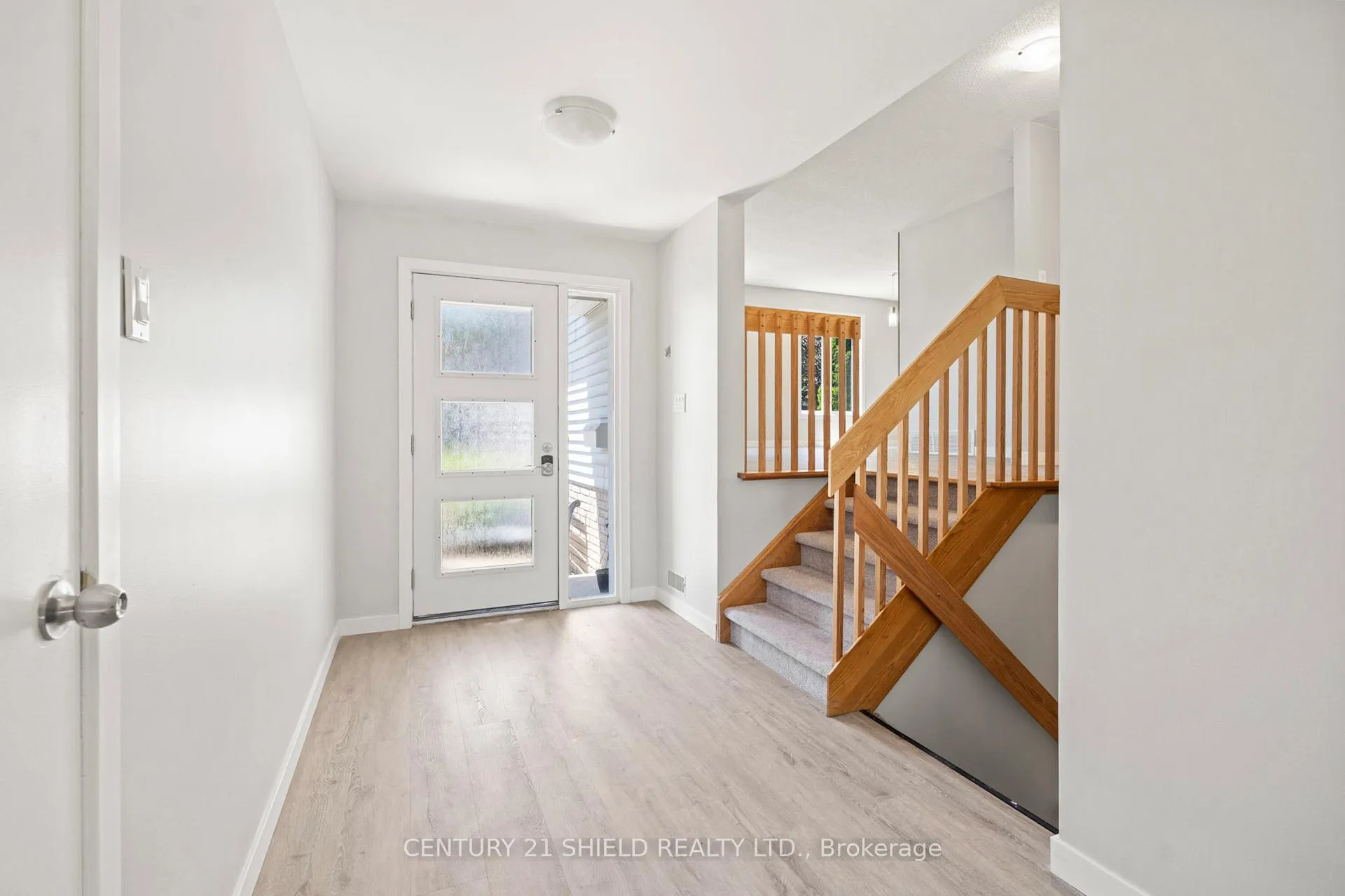 Photo 16 of 736 Champlain Drive, Cornwall, Cornwall — HOMEH