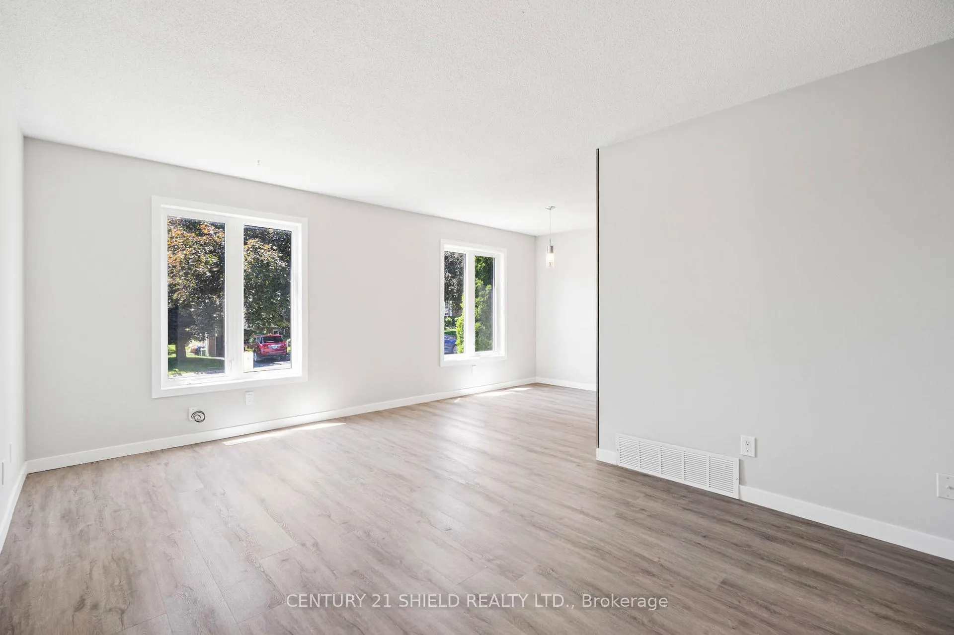Photo 18 of 736 Champlain Drive, Cornwall, Cornwall — HOMEH