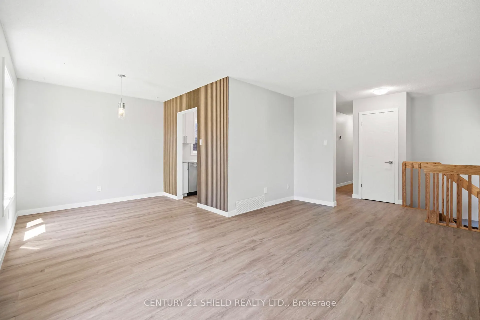 Photo 20 of 736 Champlain Drive, Cornwall, Cornwall — HOMEH