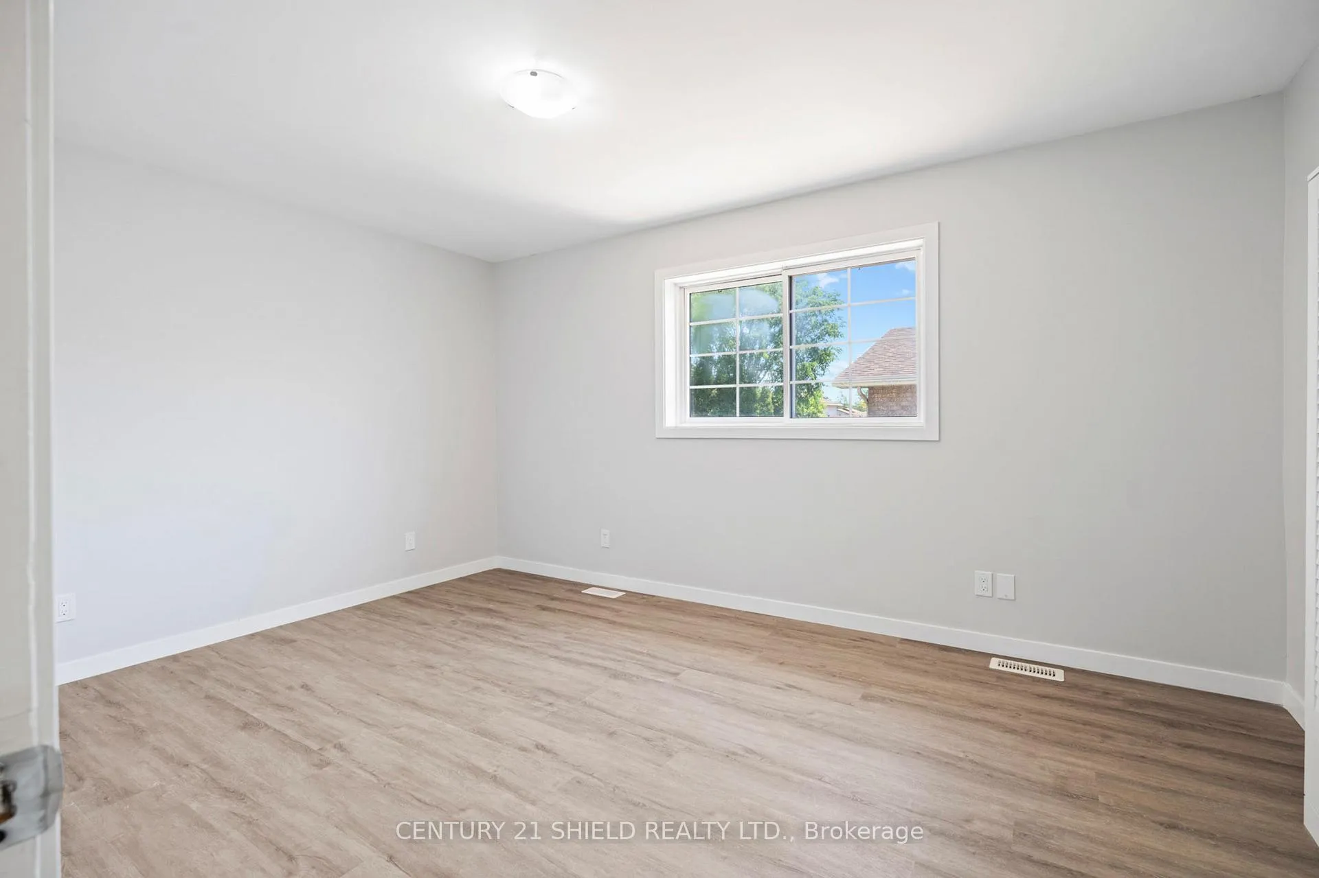 Photo 28 of 736 Champlain Drive, Cornwall, Cornwall — HOMEH