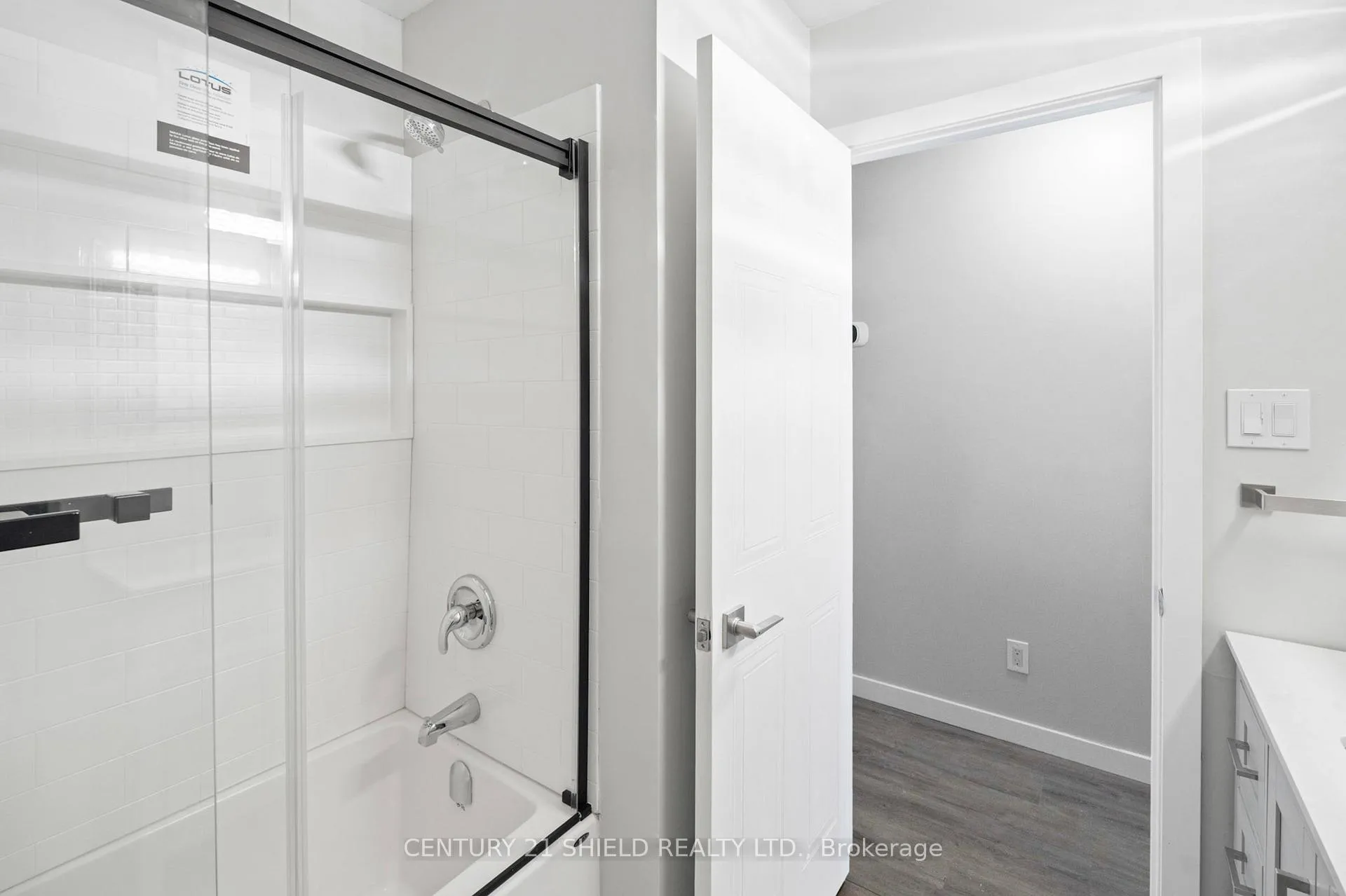 Photo 32 of 736 Champlain Drive, Cornwall, Cornwall — HOMEH