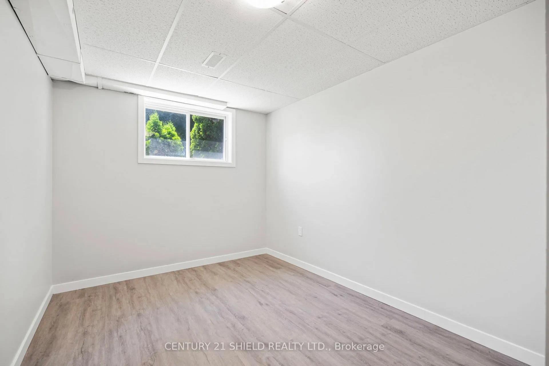 Photo 39 of 736 Champlain Drive, Cornwall, Cornwall — HOMEH