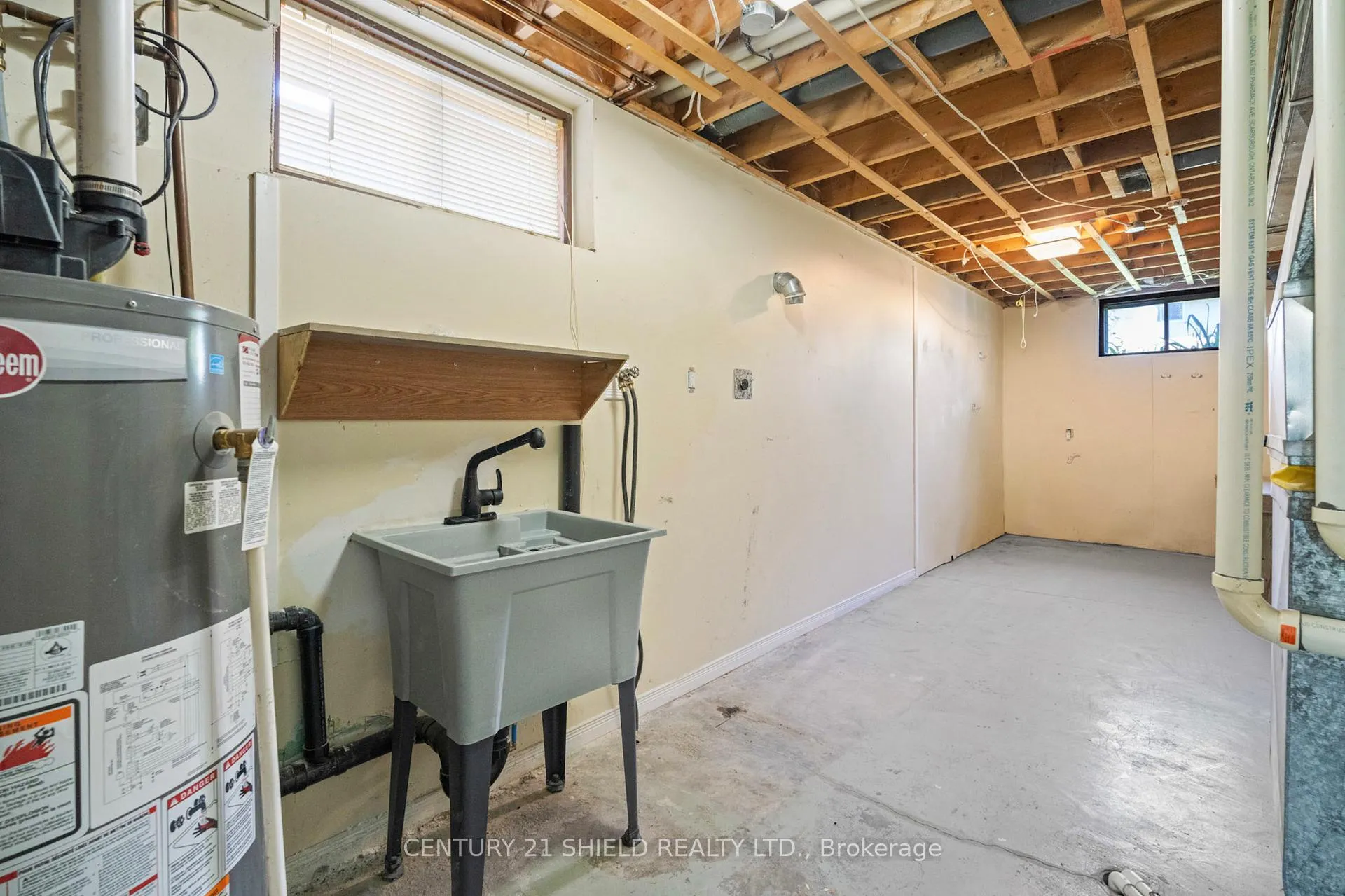 Photo 41 of 736 Champlain Drive, Cornwall, Cornwall — HOMEH