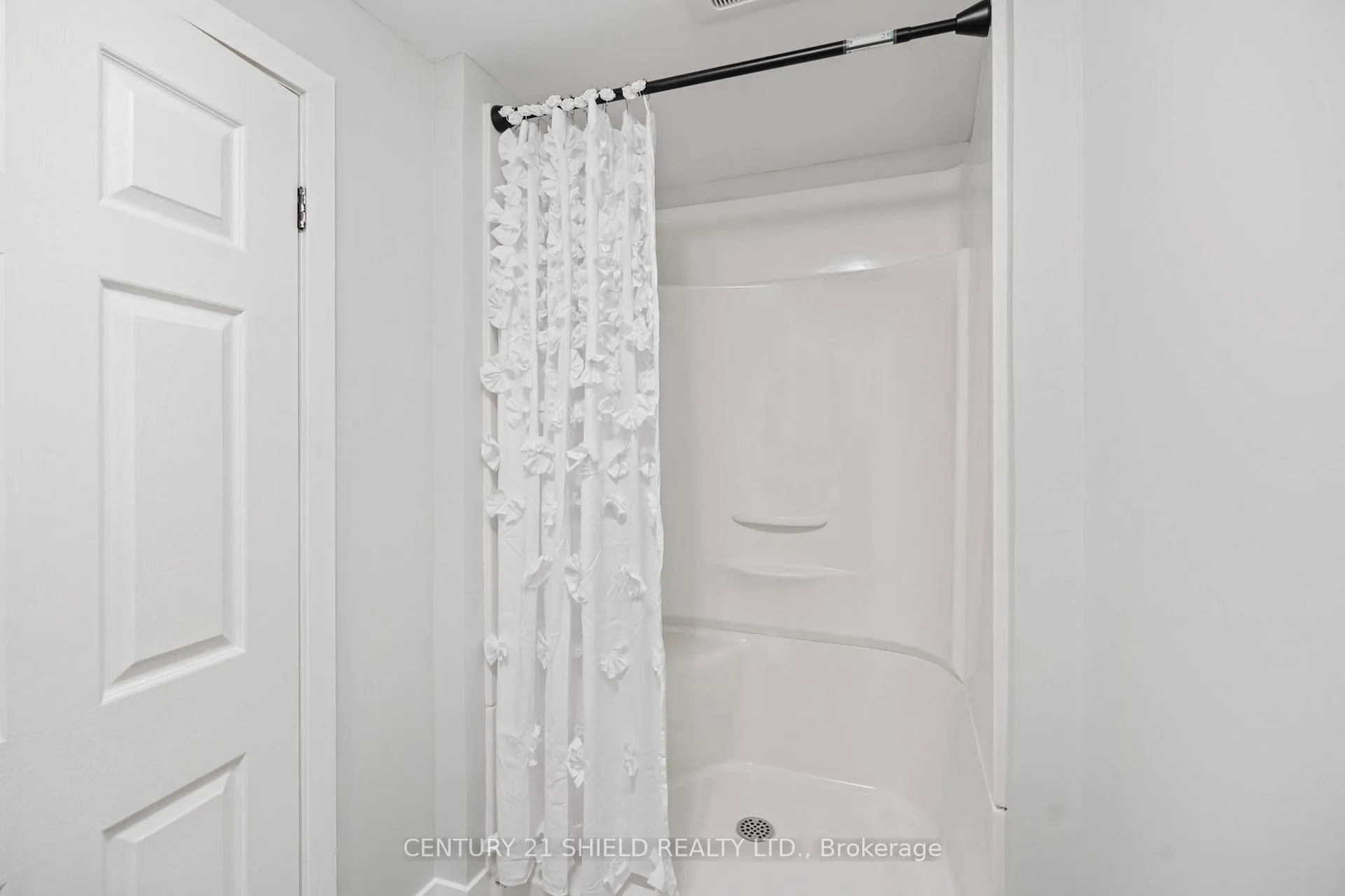 Photo 44 of 736 Champlain Drive, Cornwall, Cornwall — HOMEH