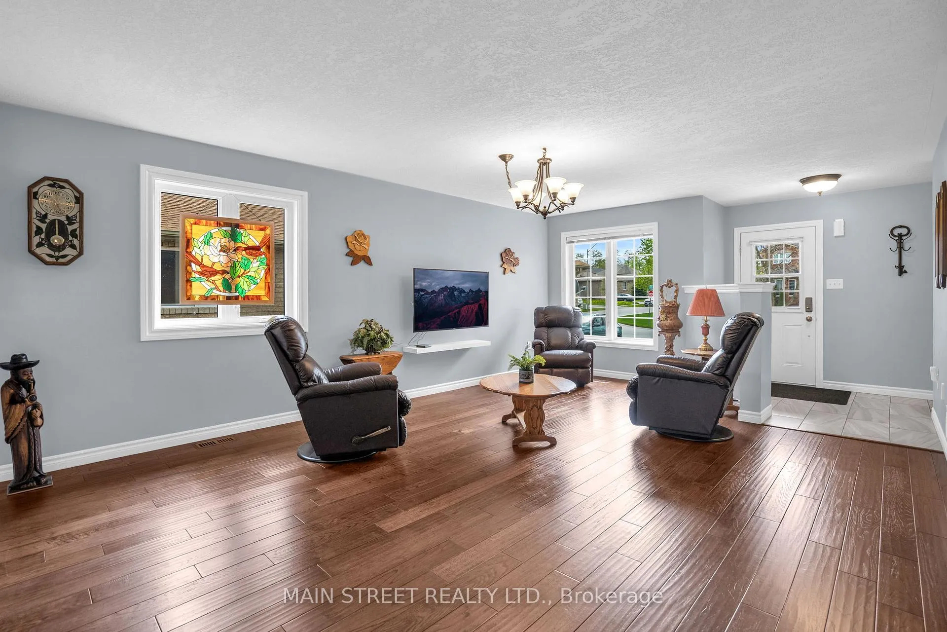 Photo 3 of 80 Shalom Way, Barrie, Painswick South — HOMEH
