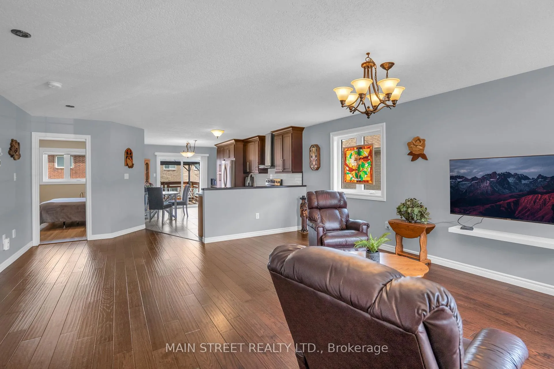 Photo 5 of 80 Shalom Way, Barrie, Painswick South — HOMEH