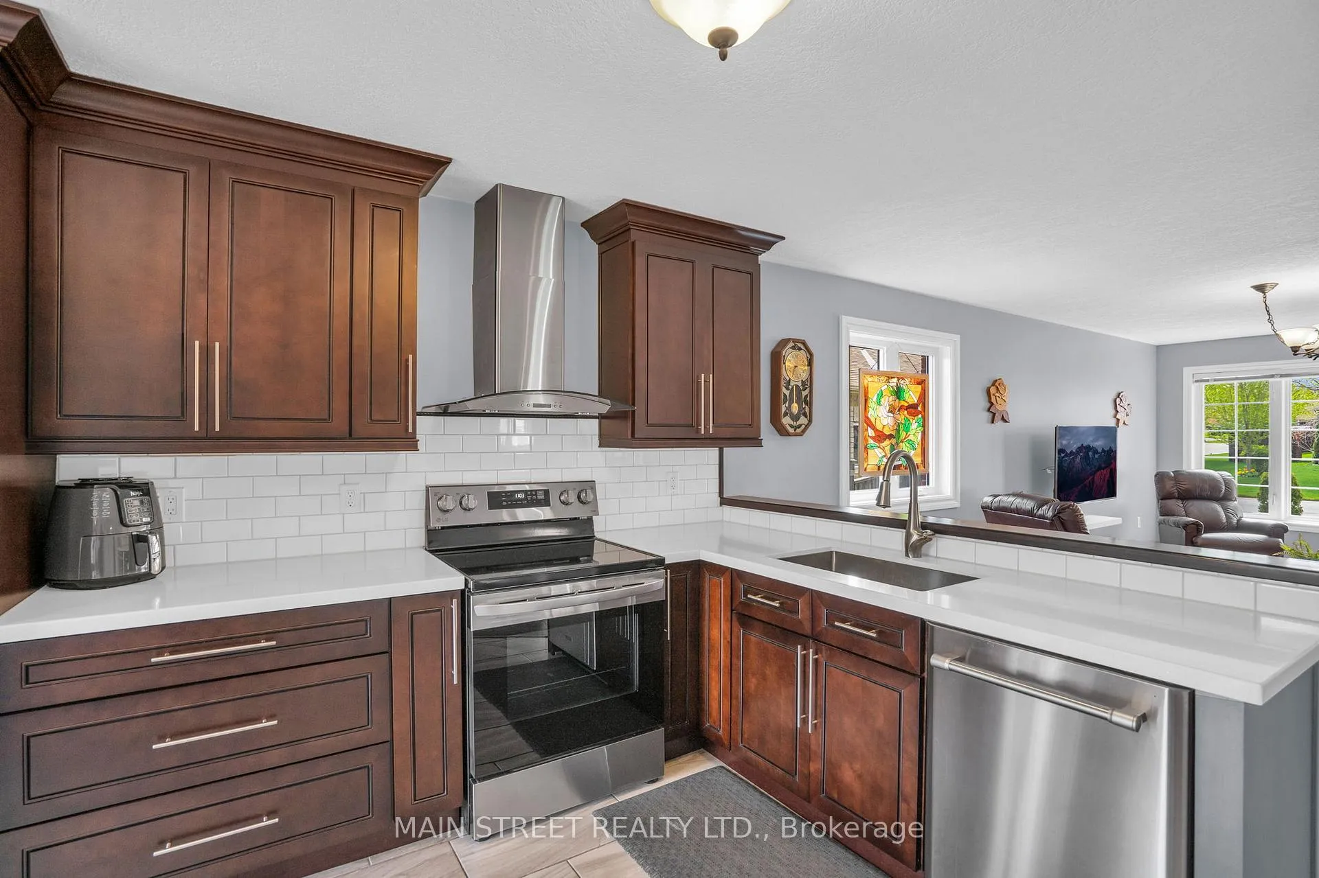 Photo 7 of 80 Shalom Way, Barrie, Painswick South — HOMEH
