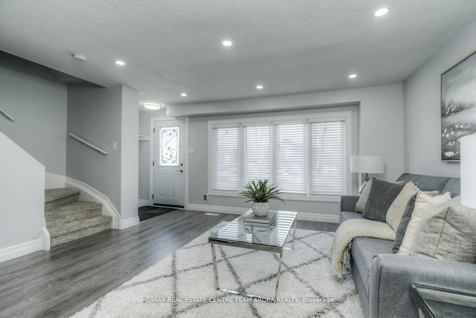 Photo 3 of 578 Parkview Crescent, Cambridge — HOMEH
