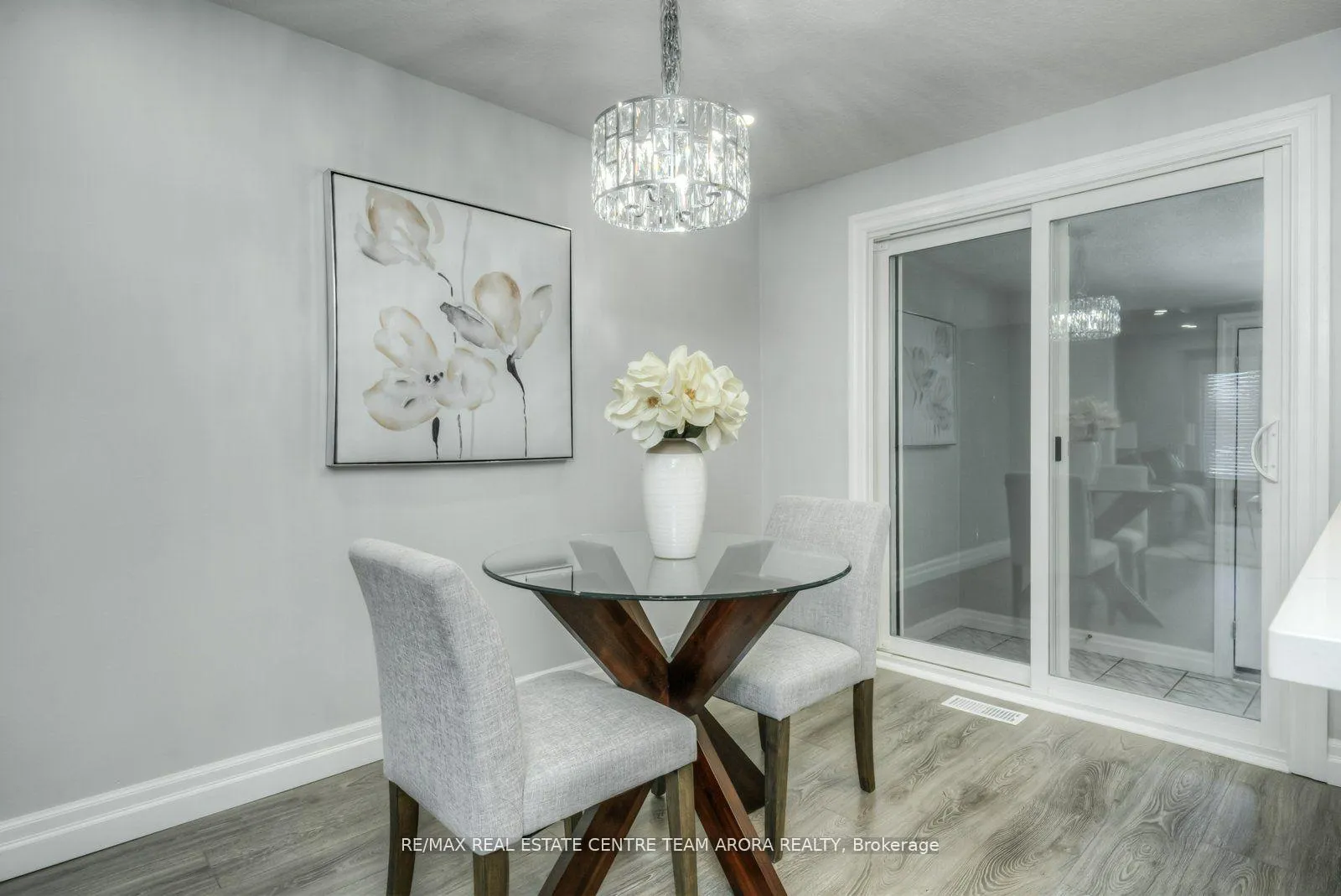 Photo 10 of 578 Parkview Crescent, Cambridge — HOMEH