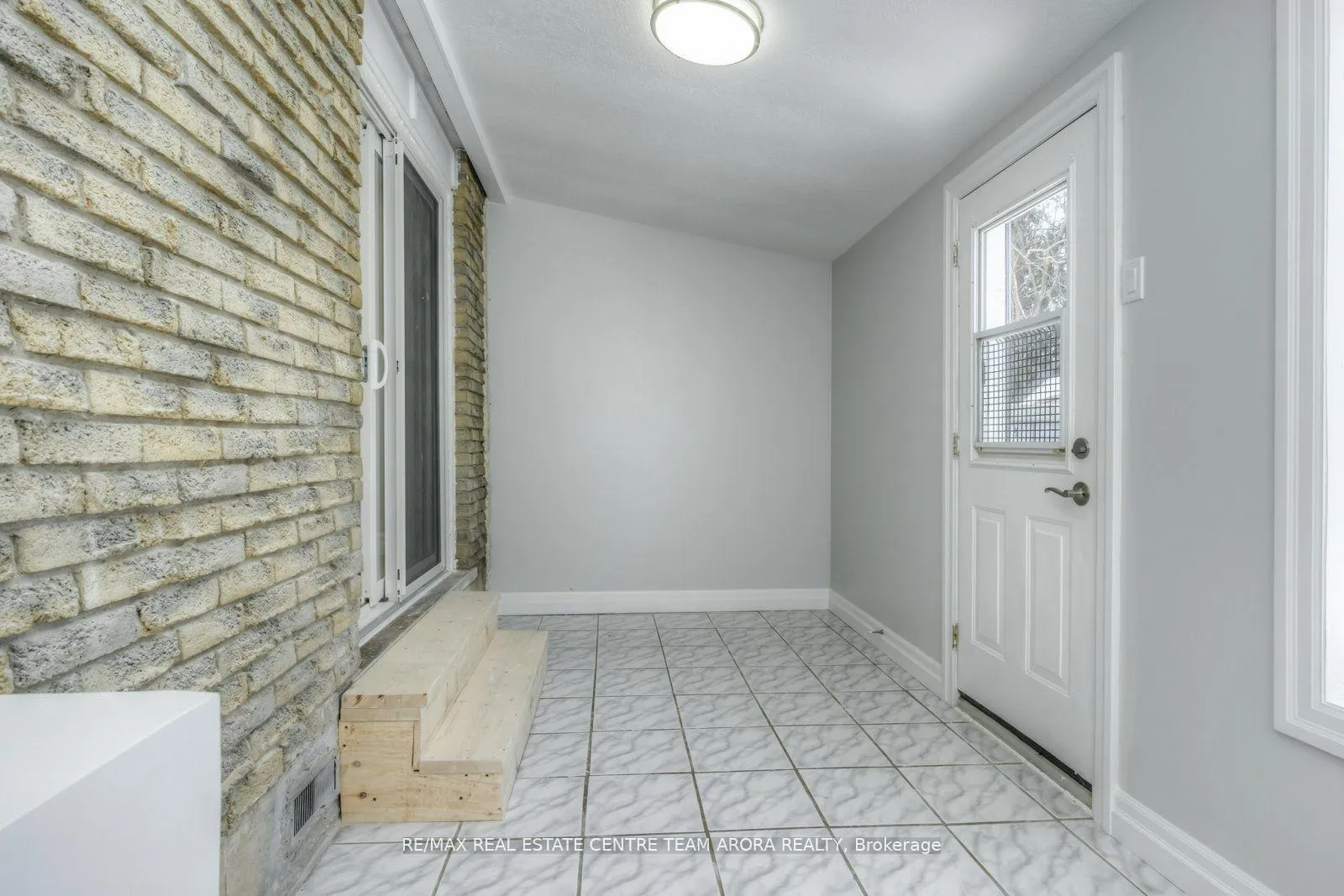 Photo 13 of 578 Parkview Crescent, Cambridge — HOMEH