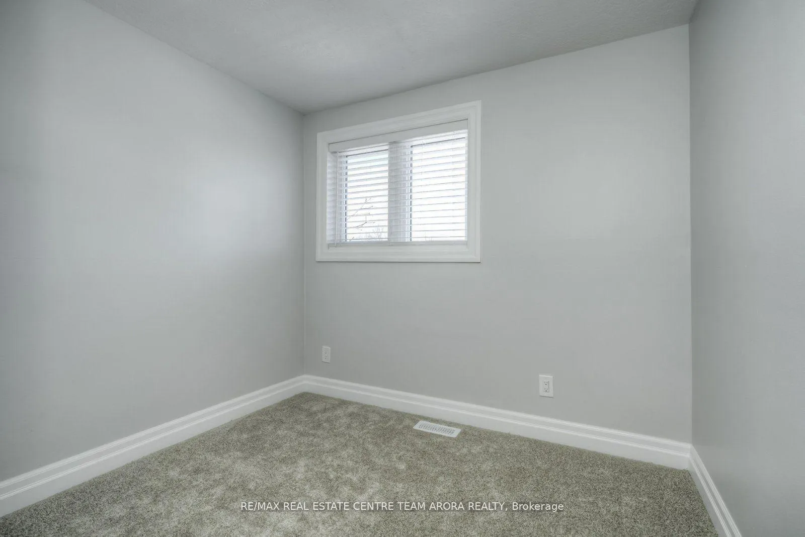 Photo 19 of 578 Parkview Crescent, Cambridge — HOMEH