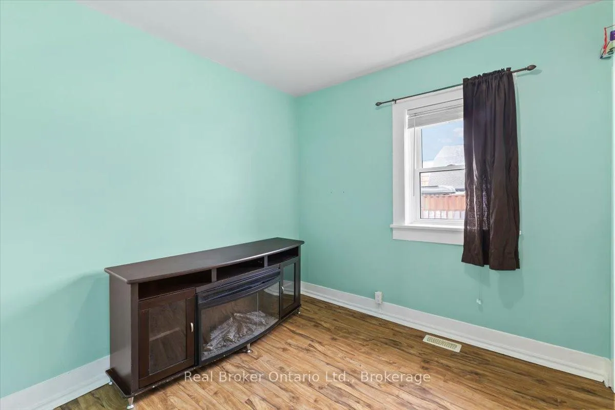 Photo 11 of 115 Durham Street W, Brockton — HOMEH