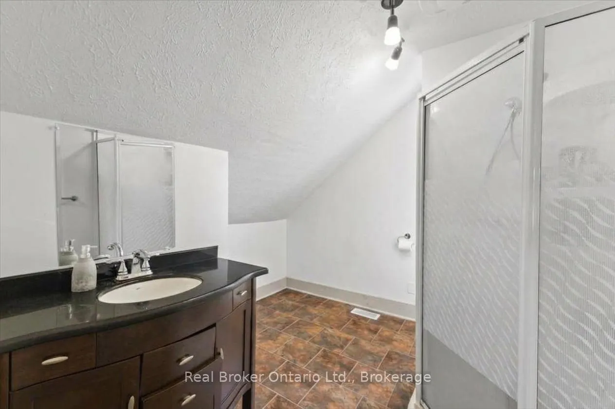 Photo 15 of 115 Durham Street W, Brockton — HOMEH