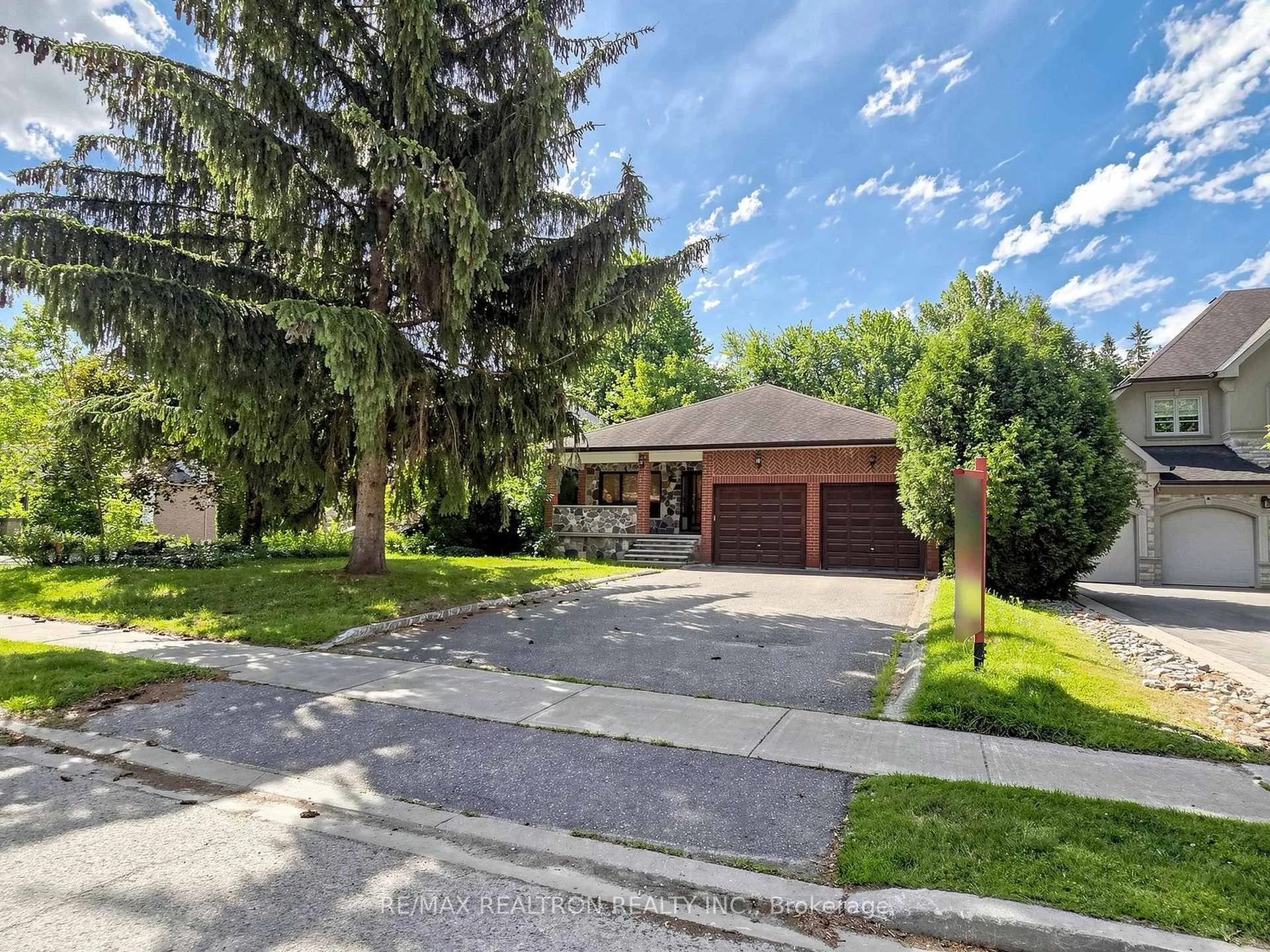 Photo 1 of 179 Douglas Road, Richmond Hill, Oak Ridges Lake Wilcox — HOMEH