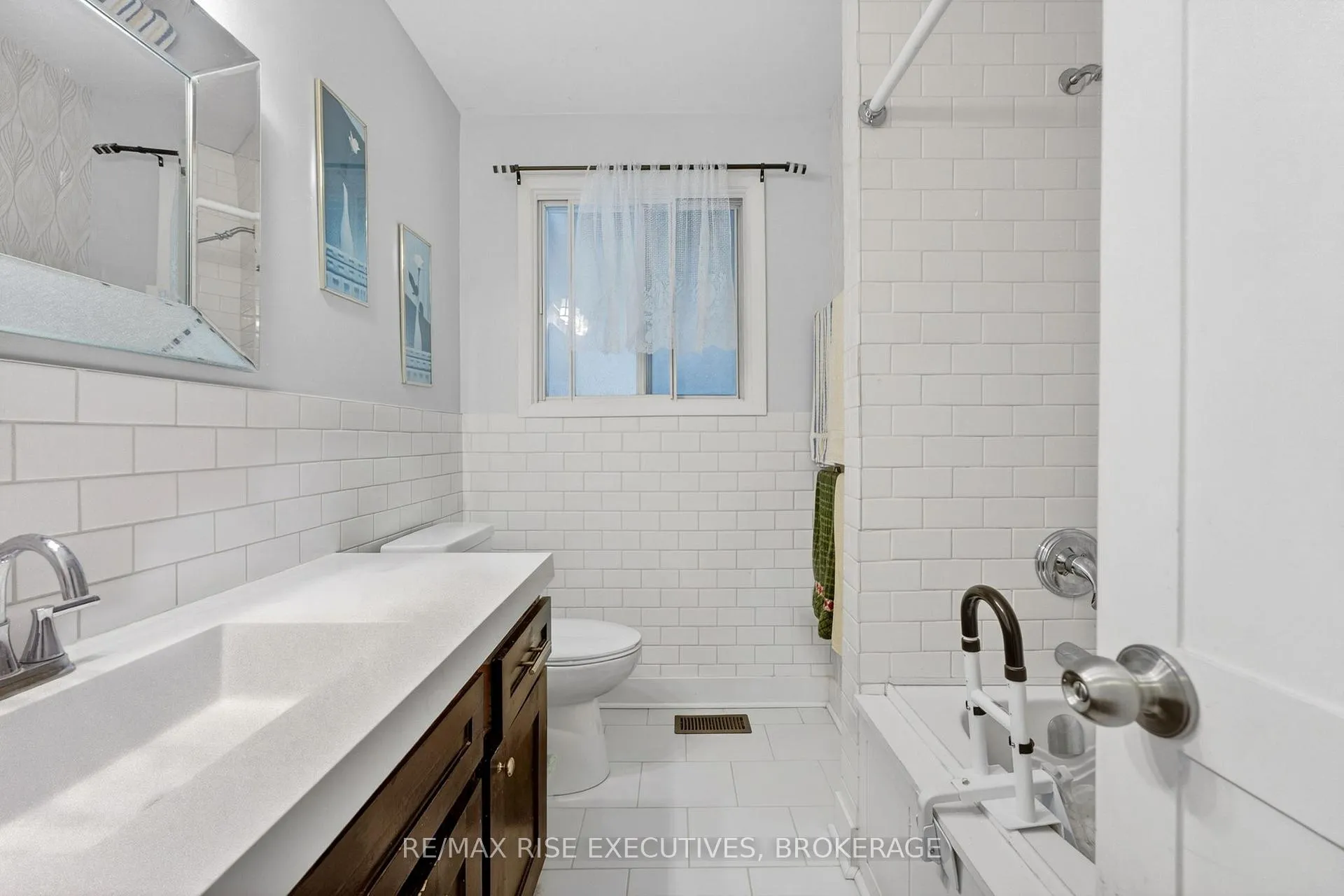 Photo 12 of 1071 Hudson Drive, Kingston, South of Taylor-Kidd Blvd — HOMEH