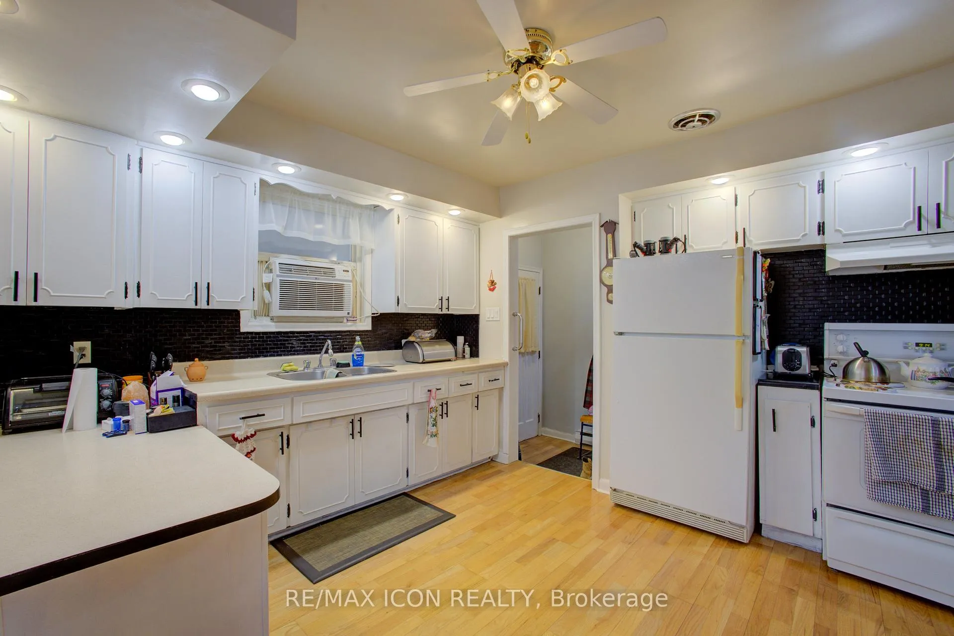 Photo 14 of 102 Byeland Drive, Wellington North, Mount Forest — HOMEH