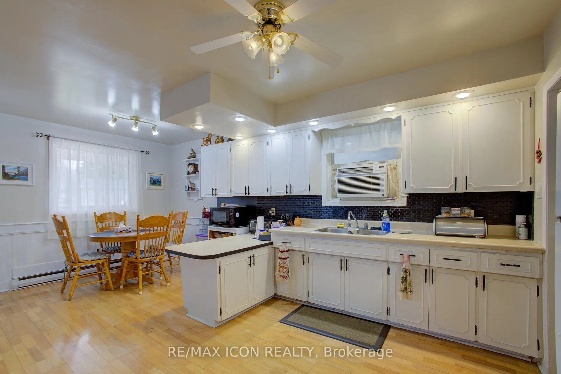Photo 17 of 102 Byeland Drive, Wellington North, Mount Forest — HOMEH