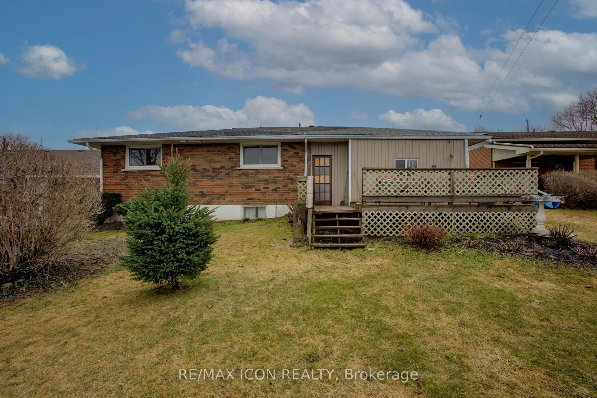 Photo 32 of 102 Byeland Drive, Wellington North, Mount Forest — HOMEH