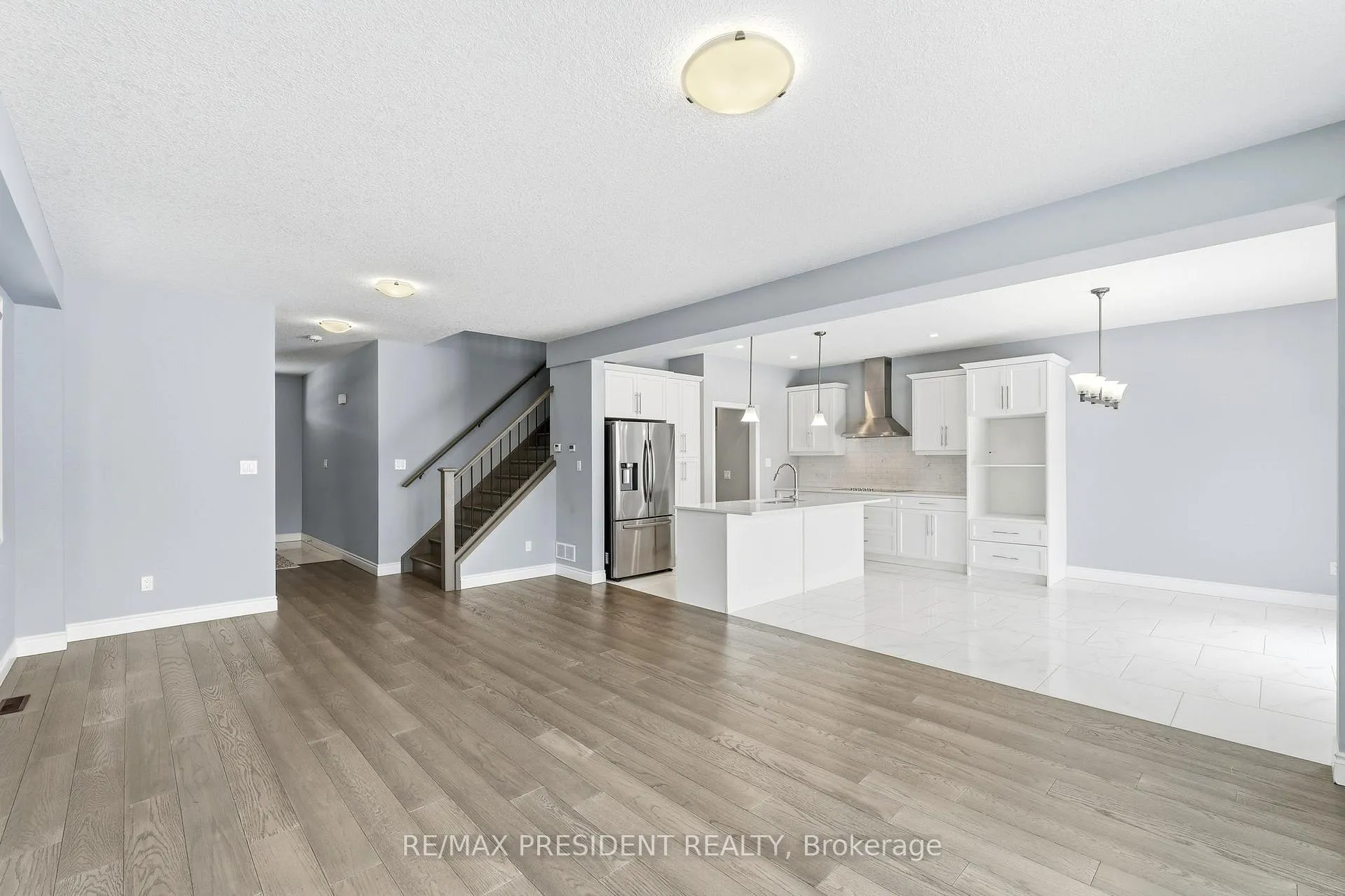 Photo 10 of 3624 Earlston Cross, London, South W — HOMEH