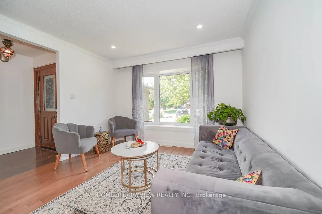Photo 11 of 215 Weldrick Road W, Richmond Hill, North Richvale — HOMEH