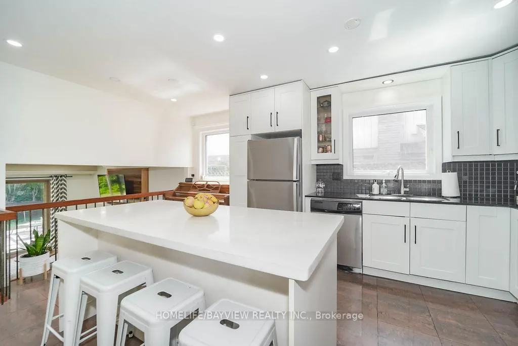 Photo 16 of 215 Weldrick Road W, Richmond Hill, North Richvale — HOMEH